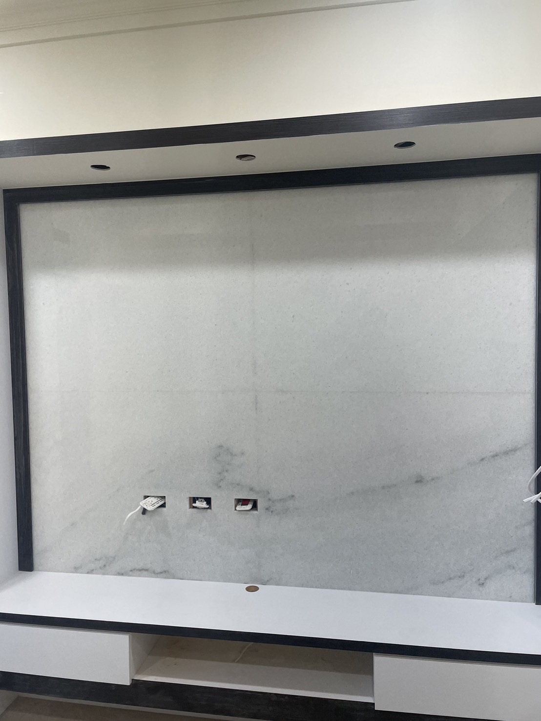 冰晶白玉-電視牆