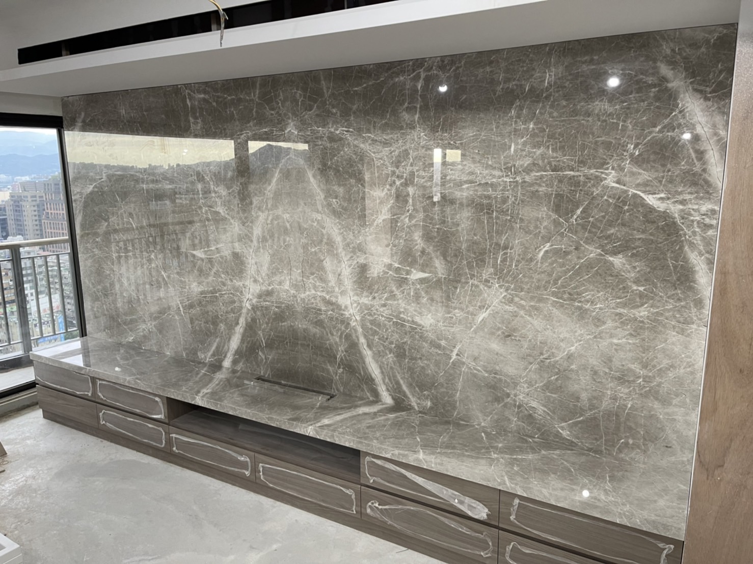 安格拉珍珠-電視牆