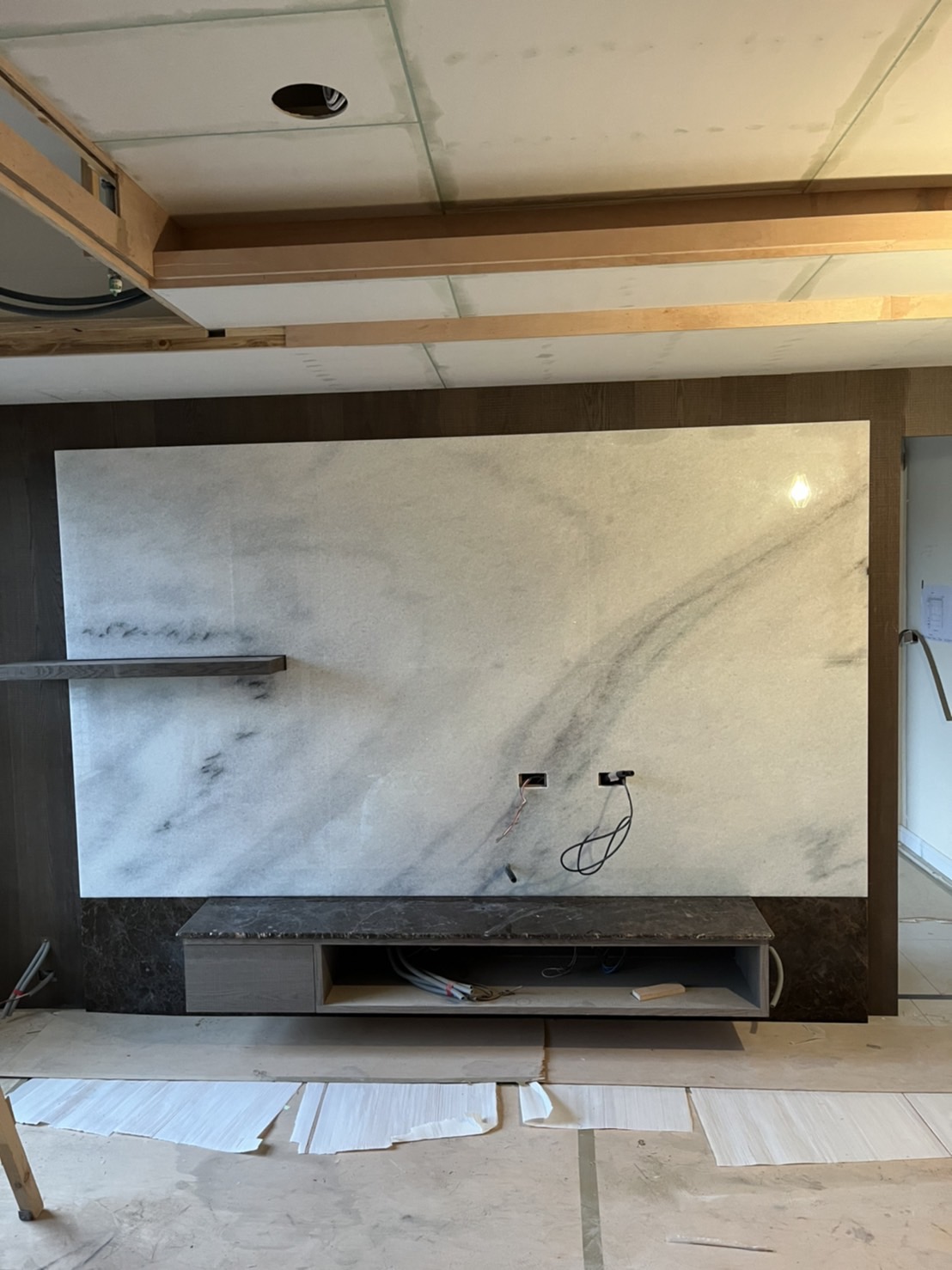 冰晶白玉-電視牆