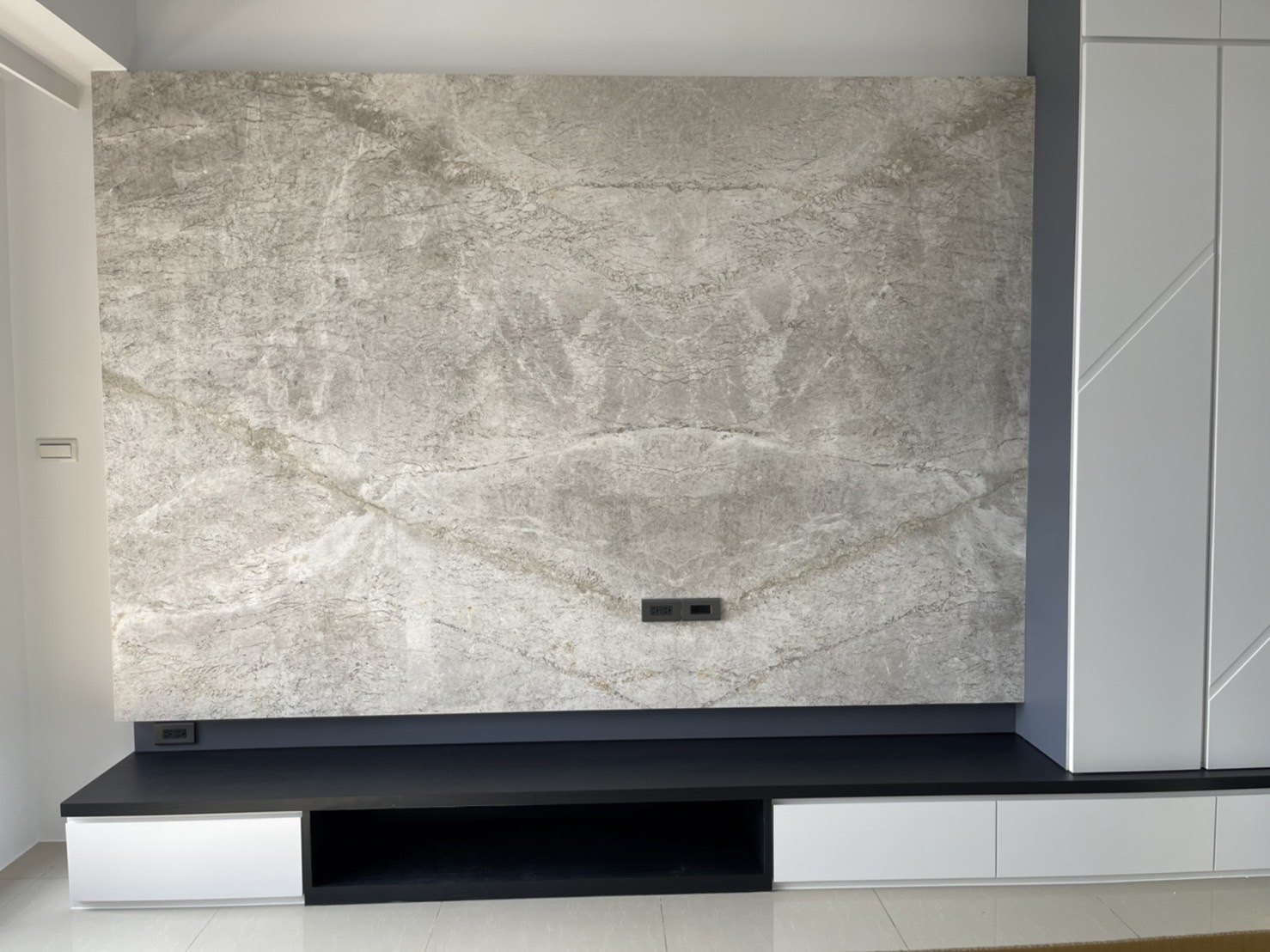 安格拉珍珠-電視牆