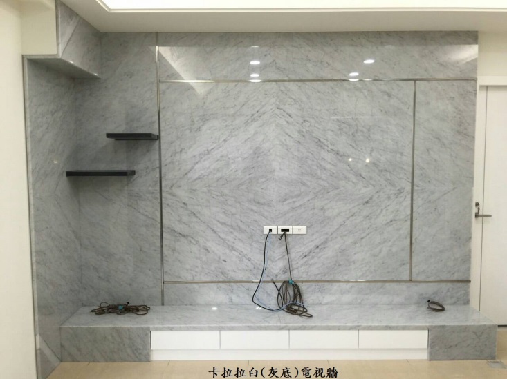 卡拉拉白(灰底)電視牆-完工成品