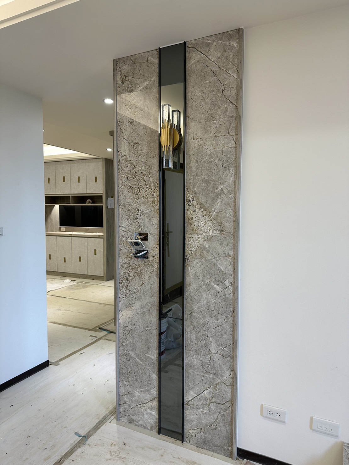 安格拉珍珠-牆面