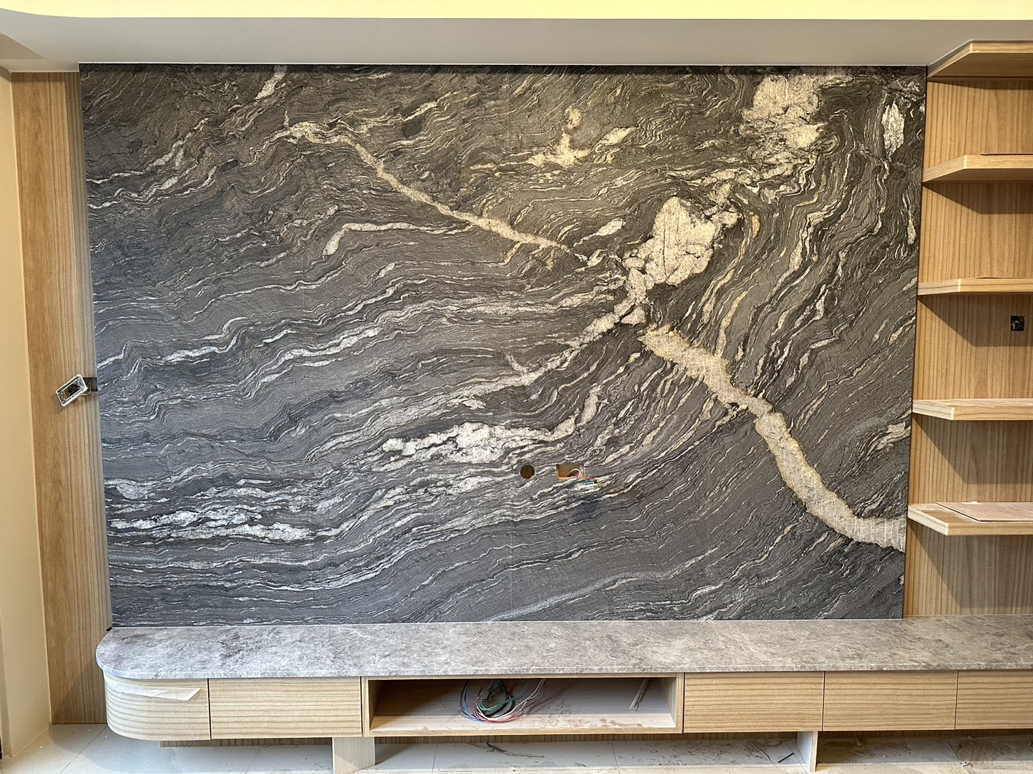 銀柳晶復古面-電視牆+銀灰珍珠-檯面