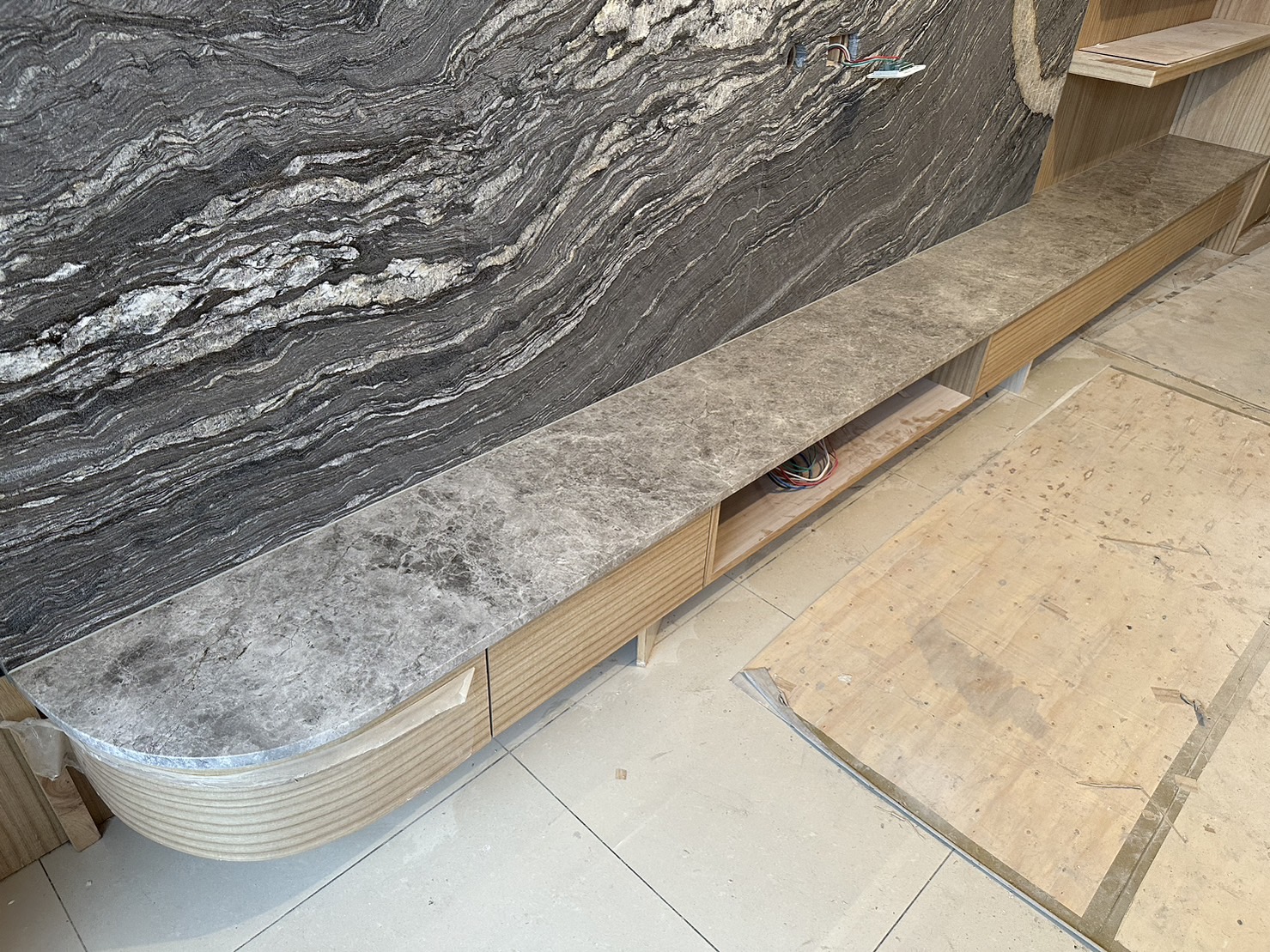 銀柳晶復古面-電視牆+銀灰珍珠-檯面