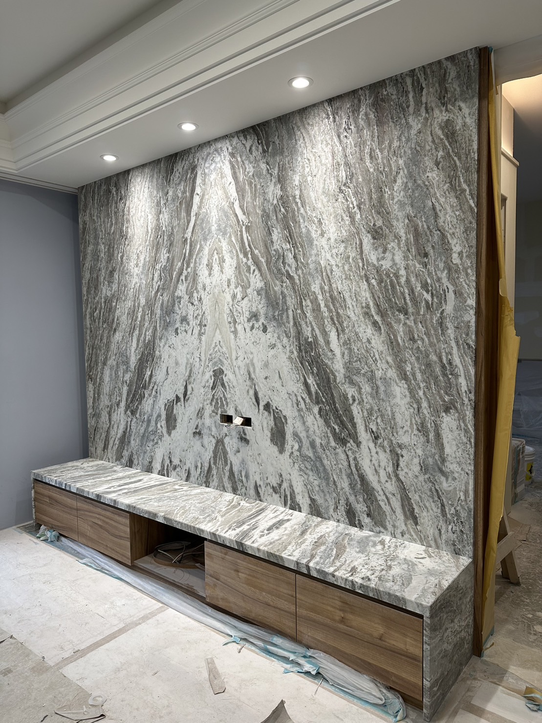 行雲流水-電視牆