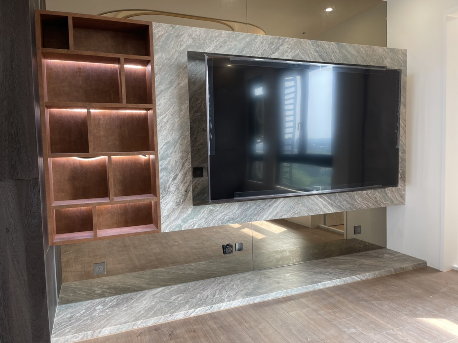 行雲流水-電視牆