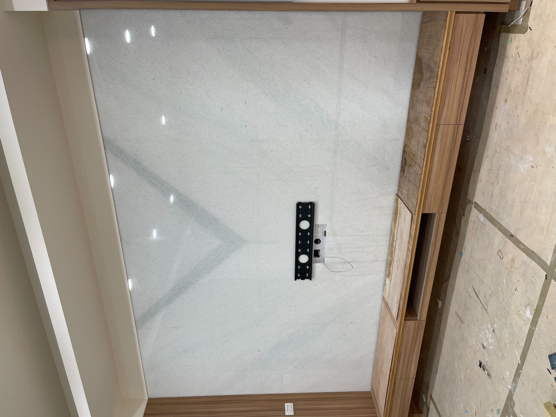 冰晶白玉-電視牆