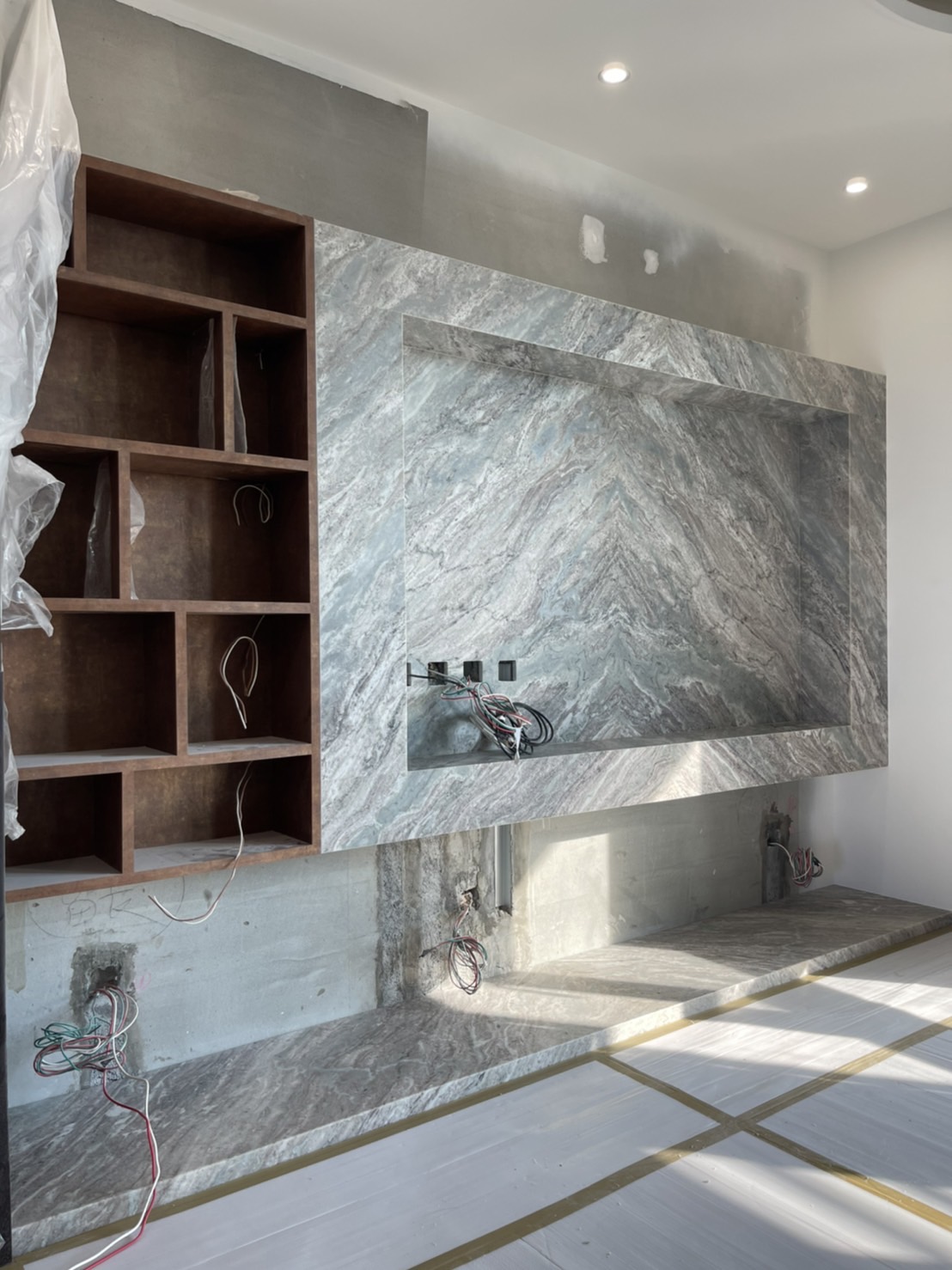 行雲流水-電視牆