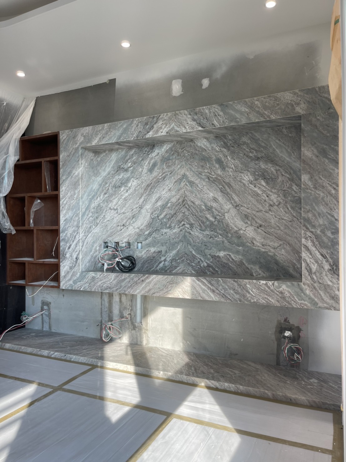 行雲流水-電視牆