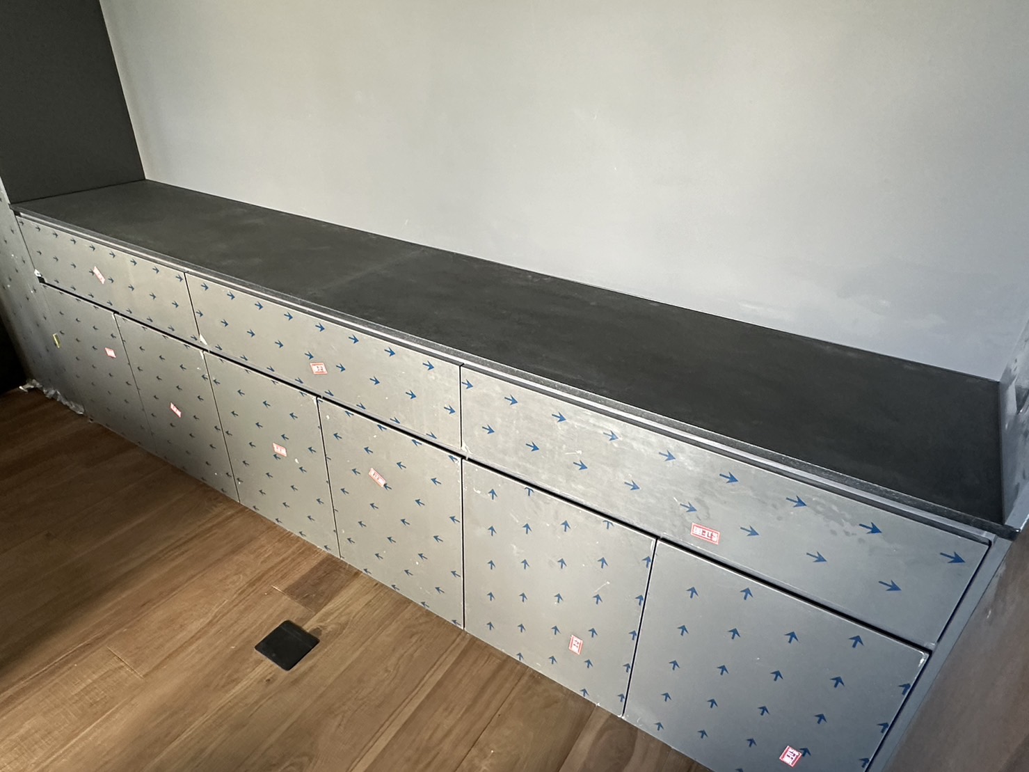 印度黑水沖復古-檯面