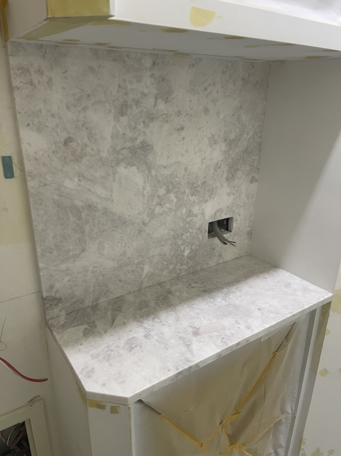 安格拉白-檯面+背牆