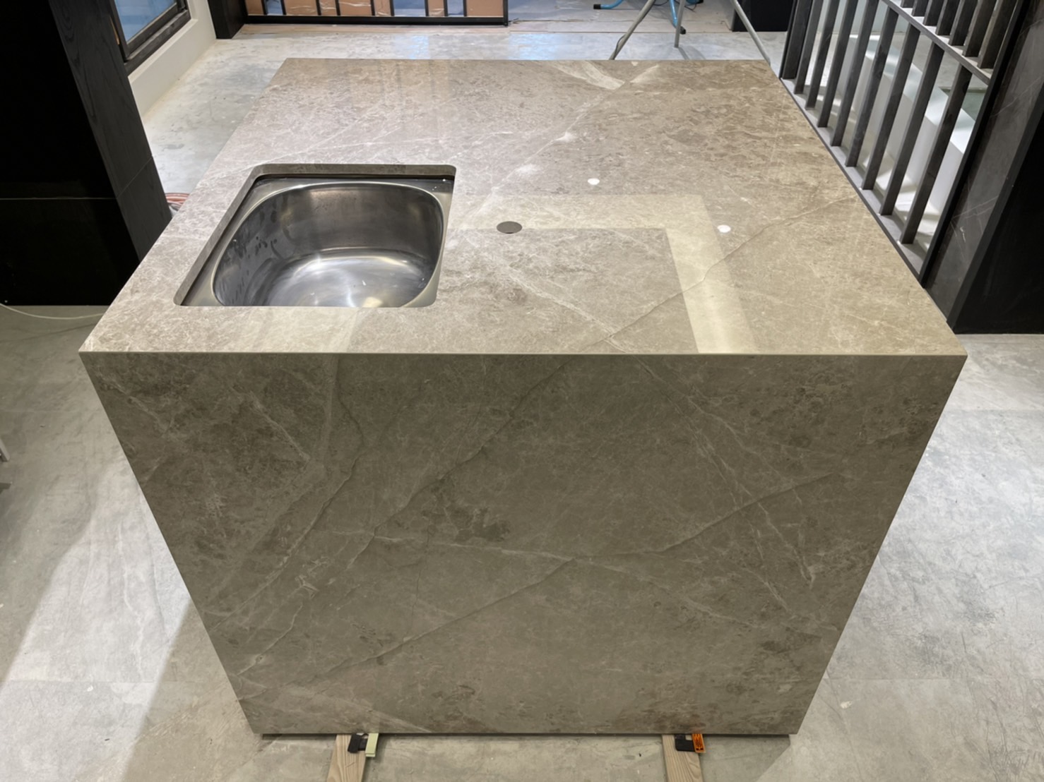 布羅克灰-中島檯面