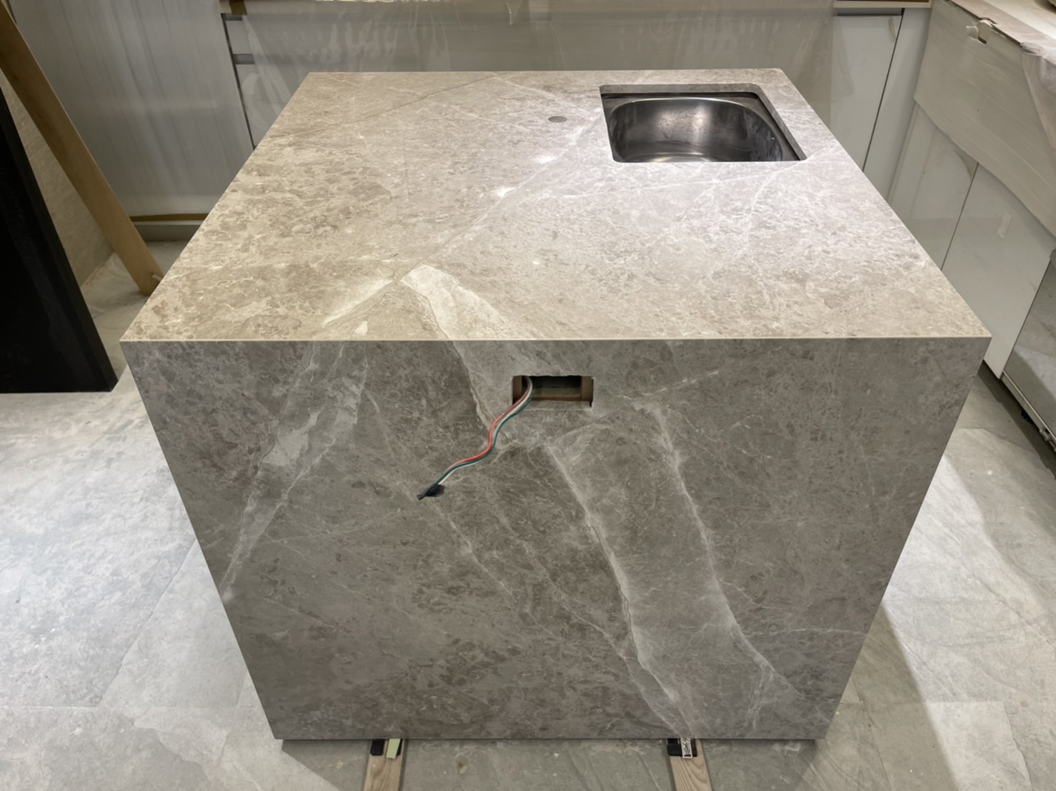 布羅克灰-中島檯面