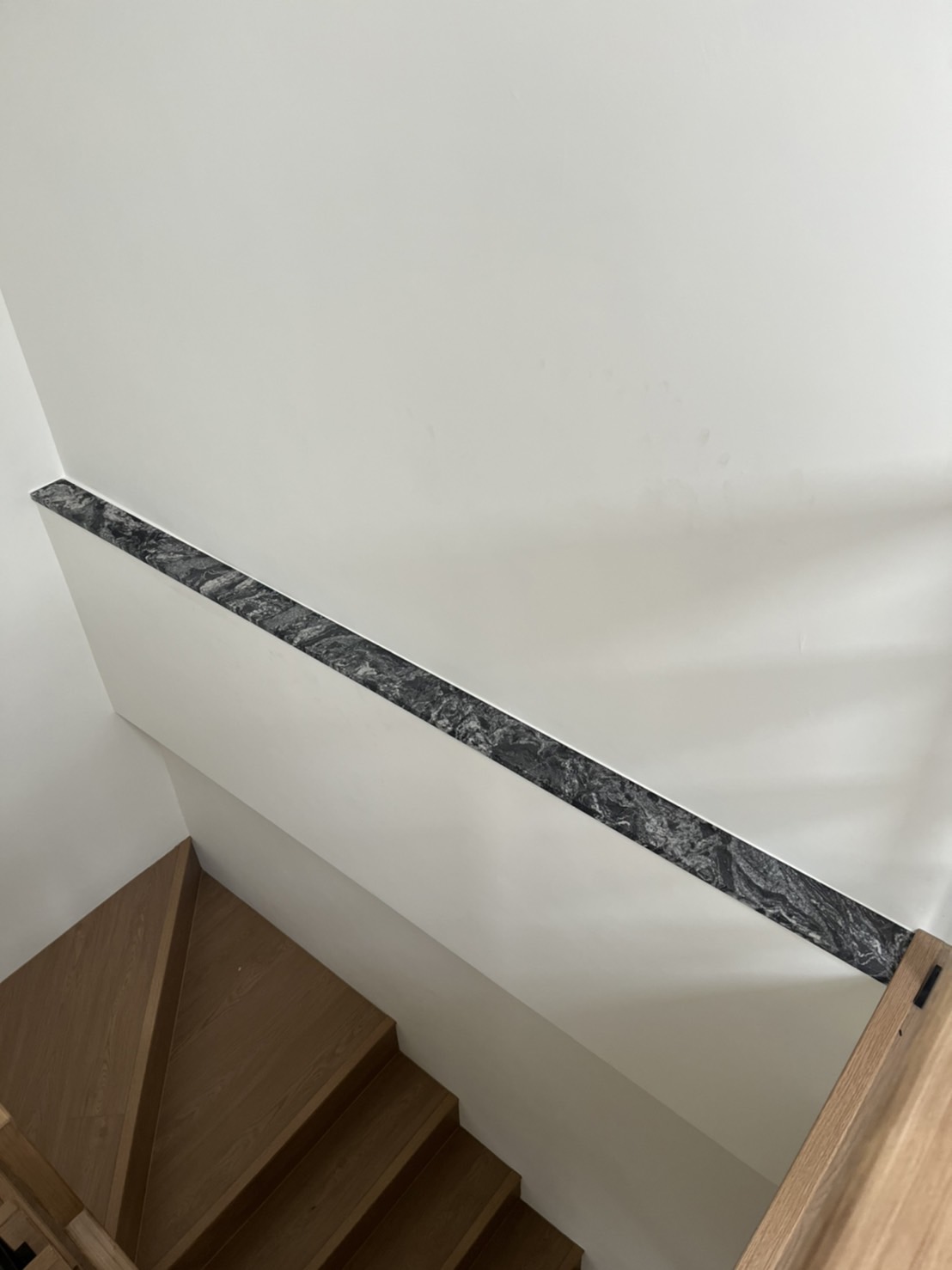 潑墨山水皮革面-樓梯蓋板