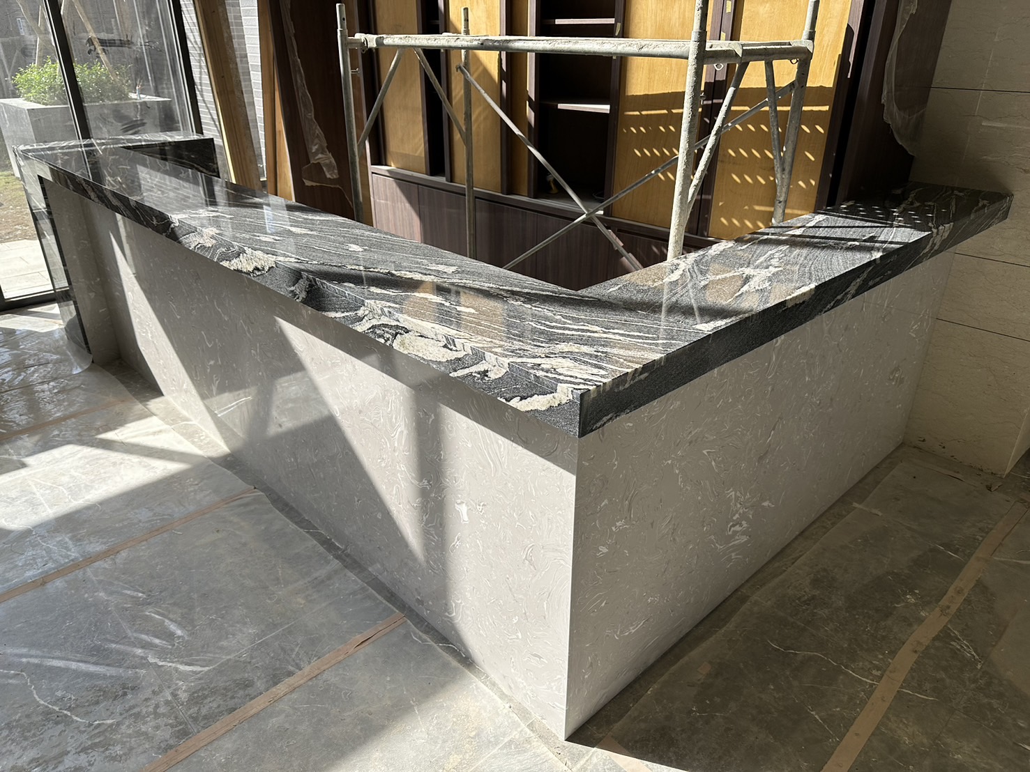 潑墨山水+雲朵拉灰-吧台