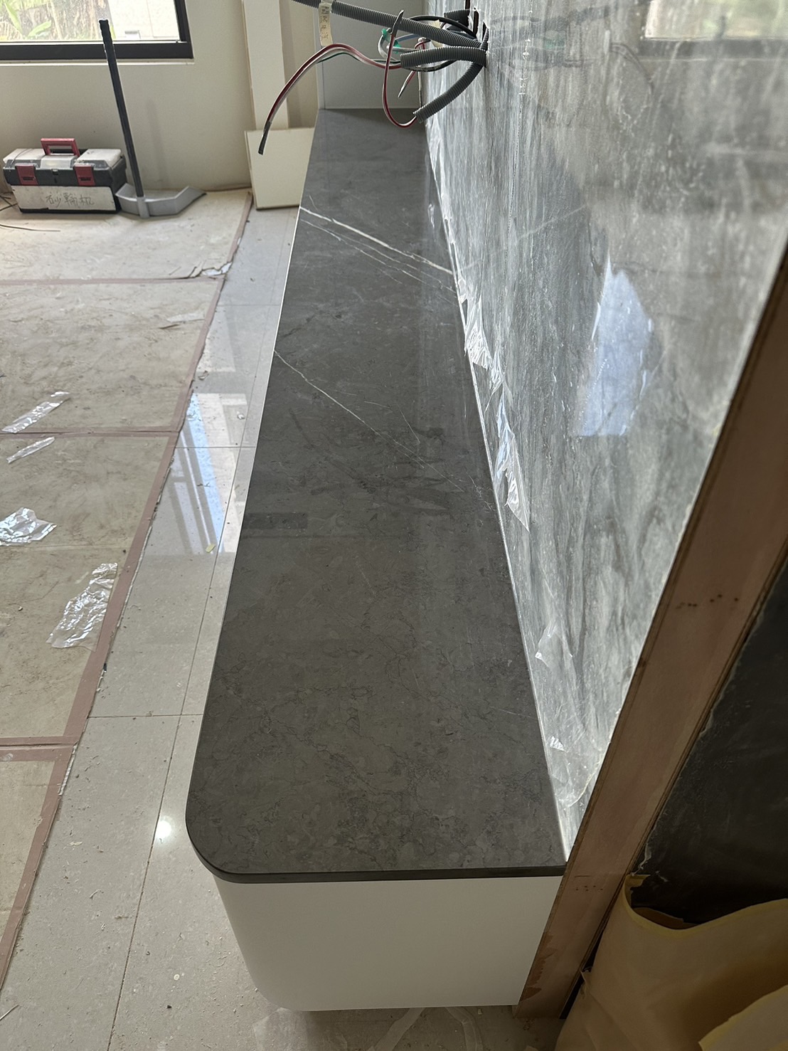 松柏石-電視檯面