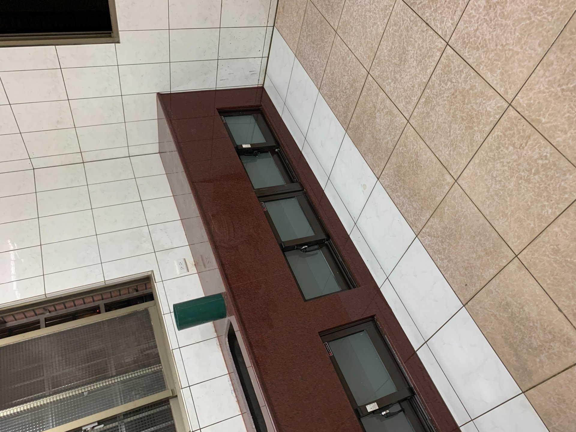 印度紅中花-廚房檯面