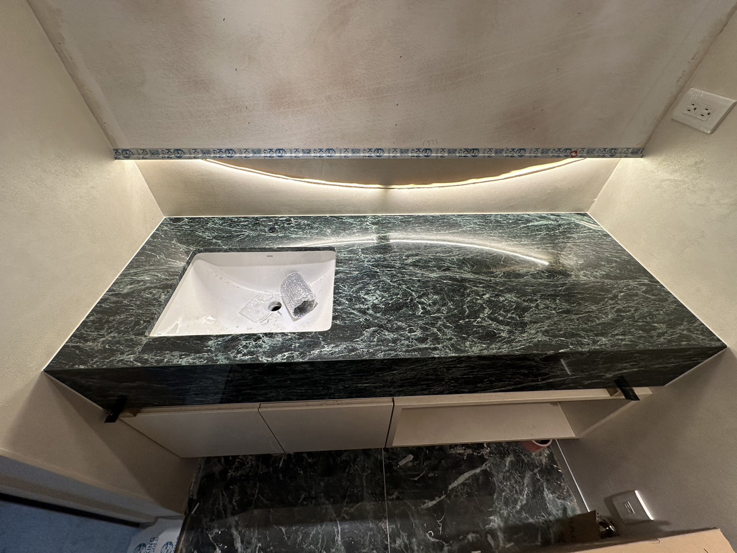 義大利綠-洗手台