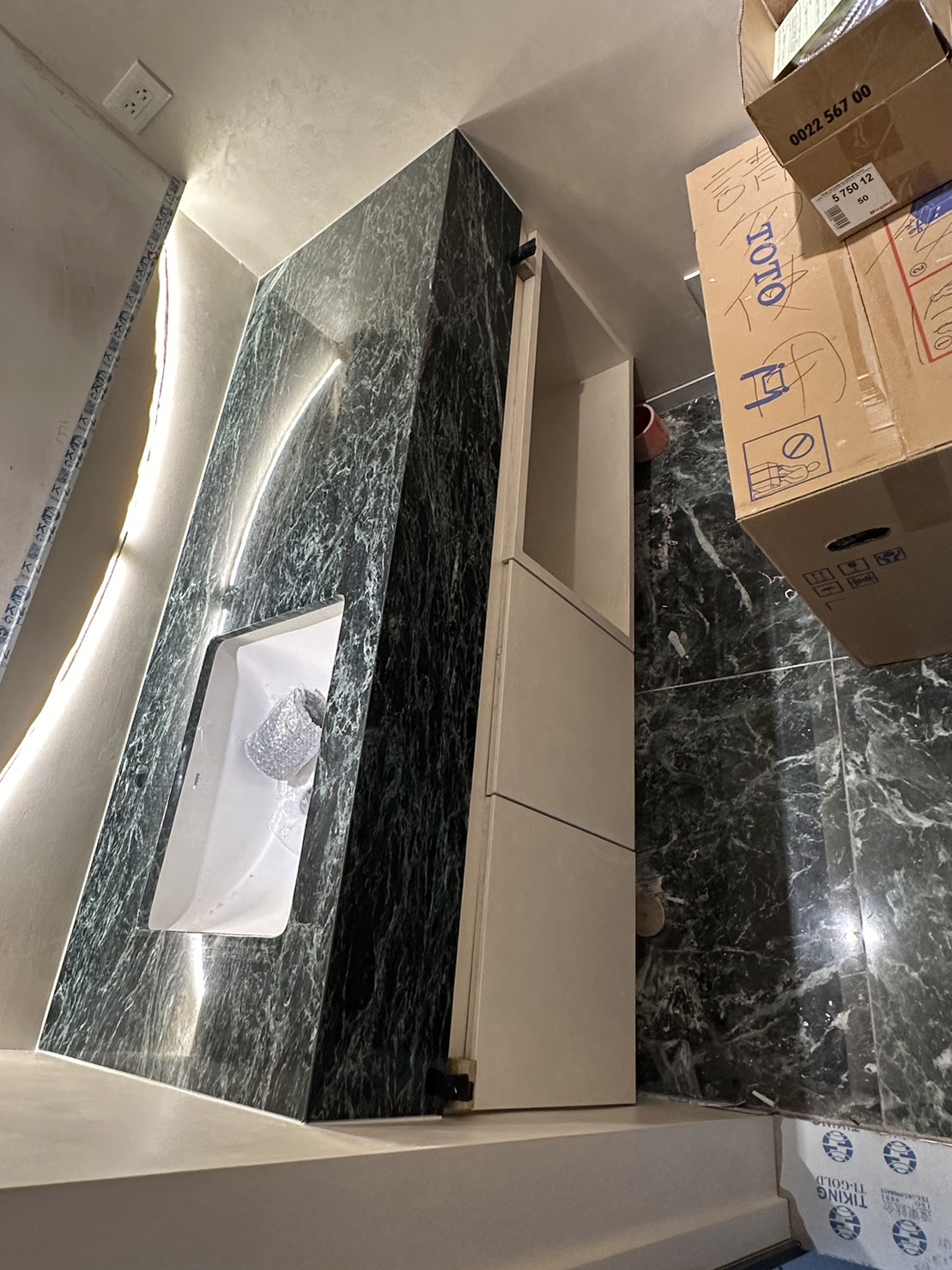 義大利綠-洗手台