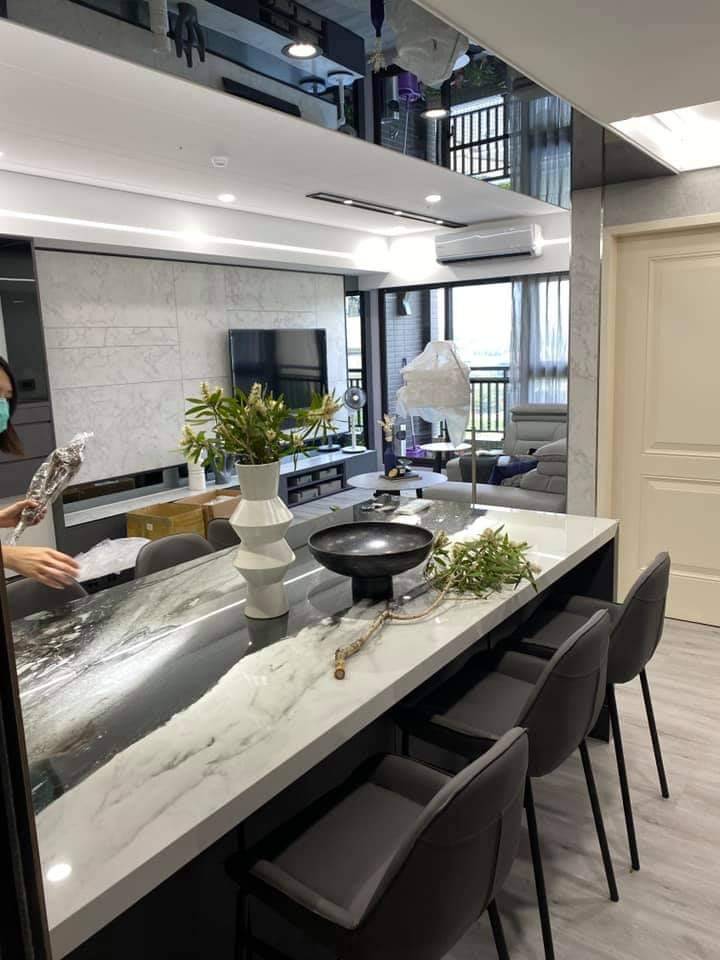 白色系薄磚-牆面+中島