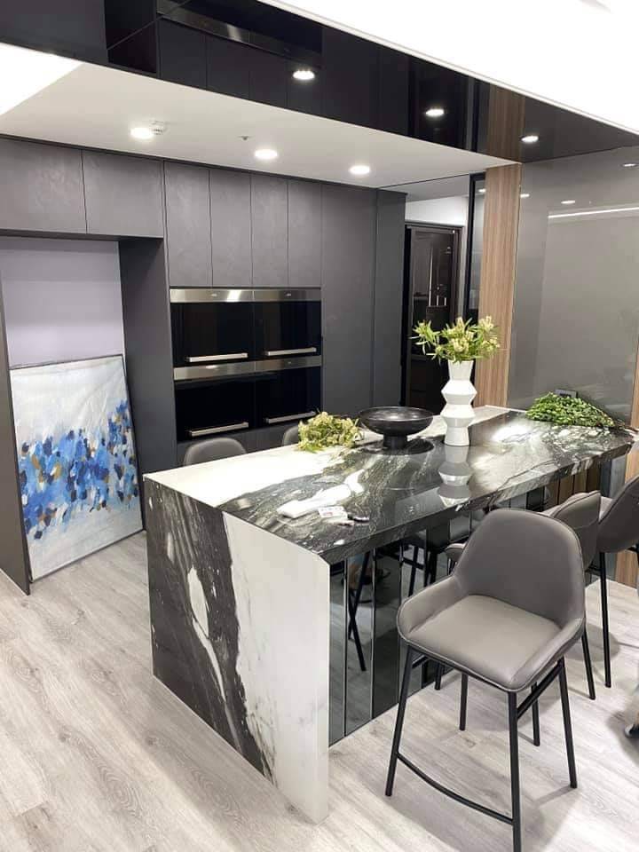 白色系薄磚-牆面+中島