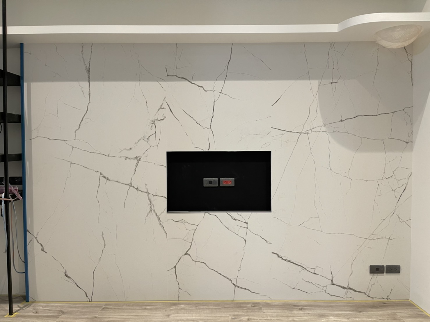 白色系薄磚-牆面