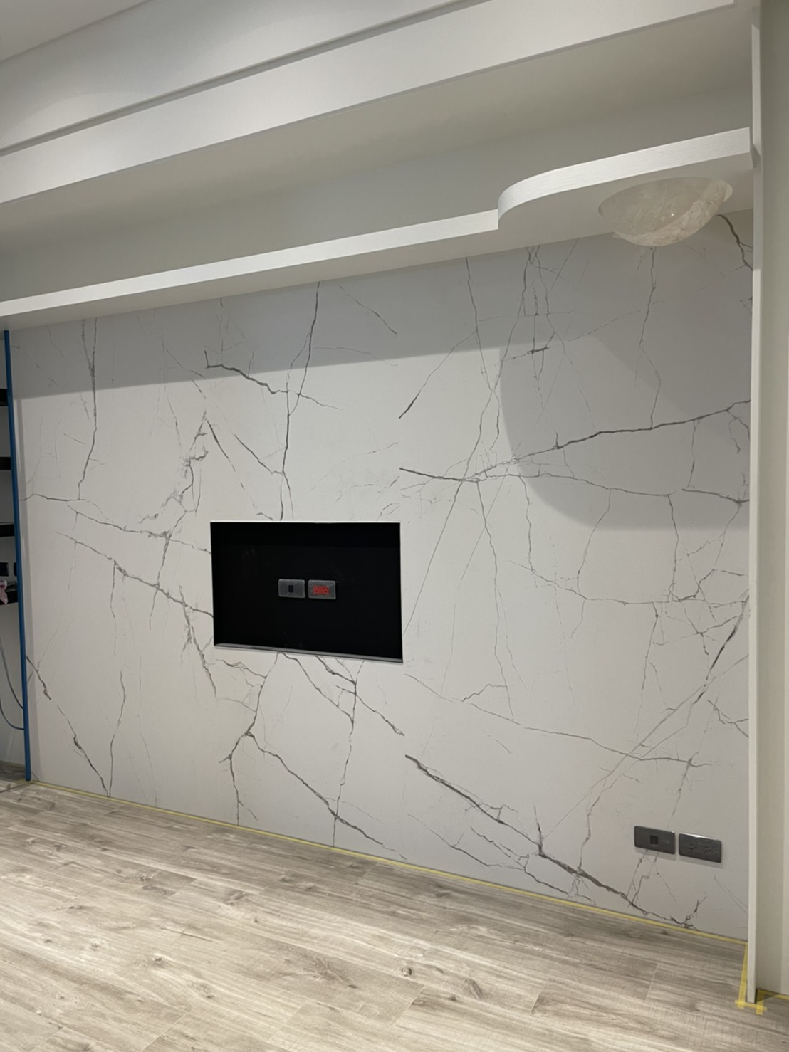 白色系薄磚-牆面