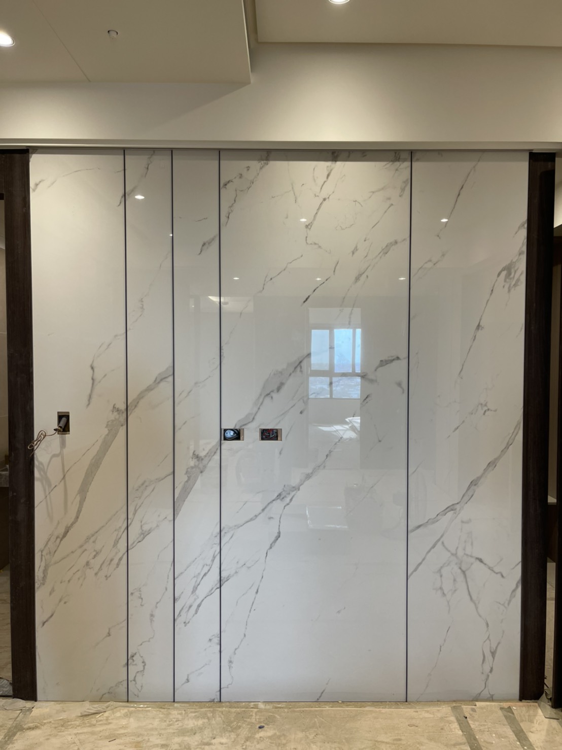 白色系薄磚-牆面