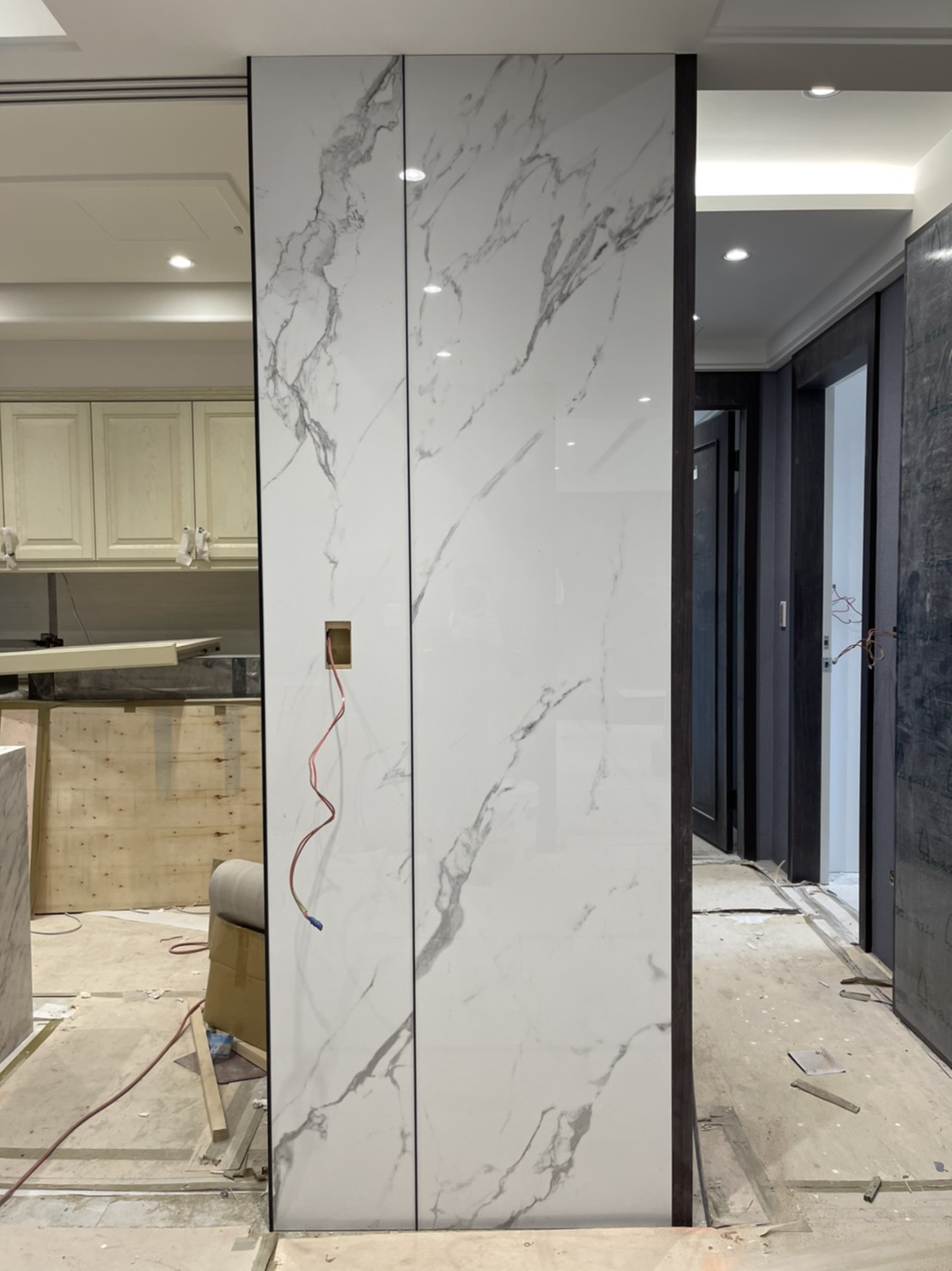 白色系薄磚-牆面