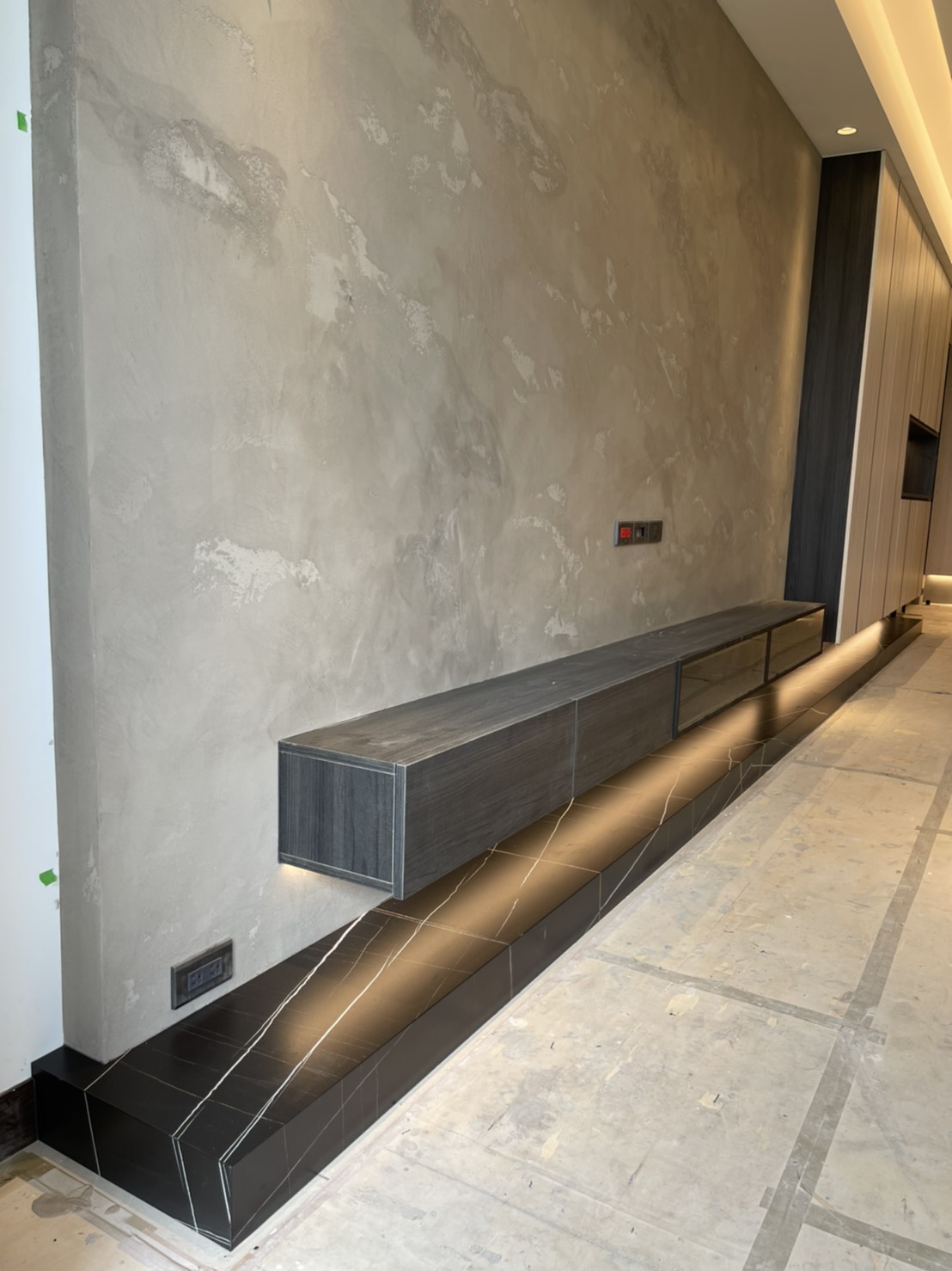 薄磚聖羅蘭黑金-檯面