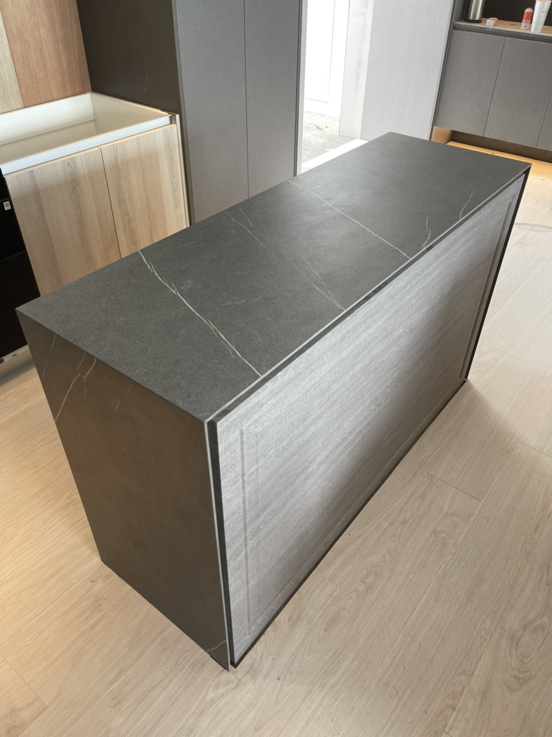 薄磚東方黑-吧檯