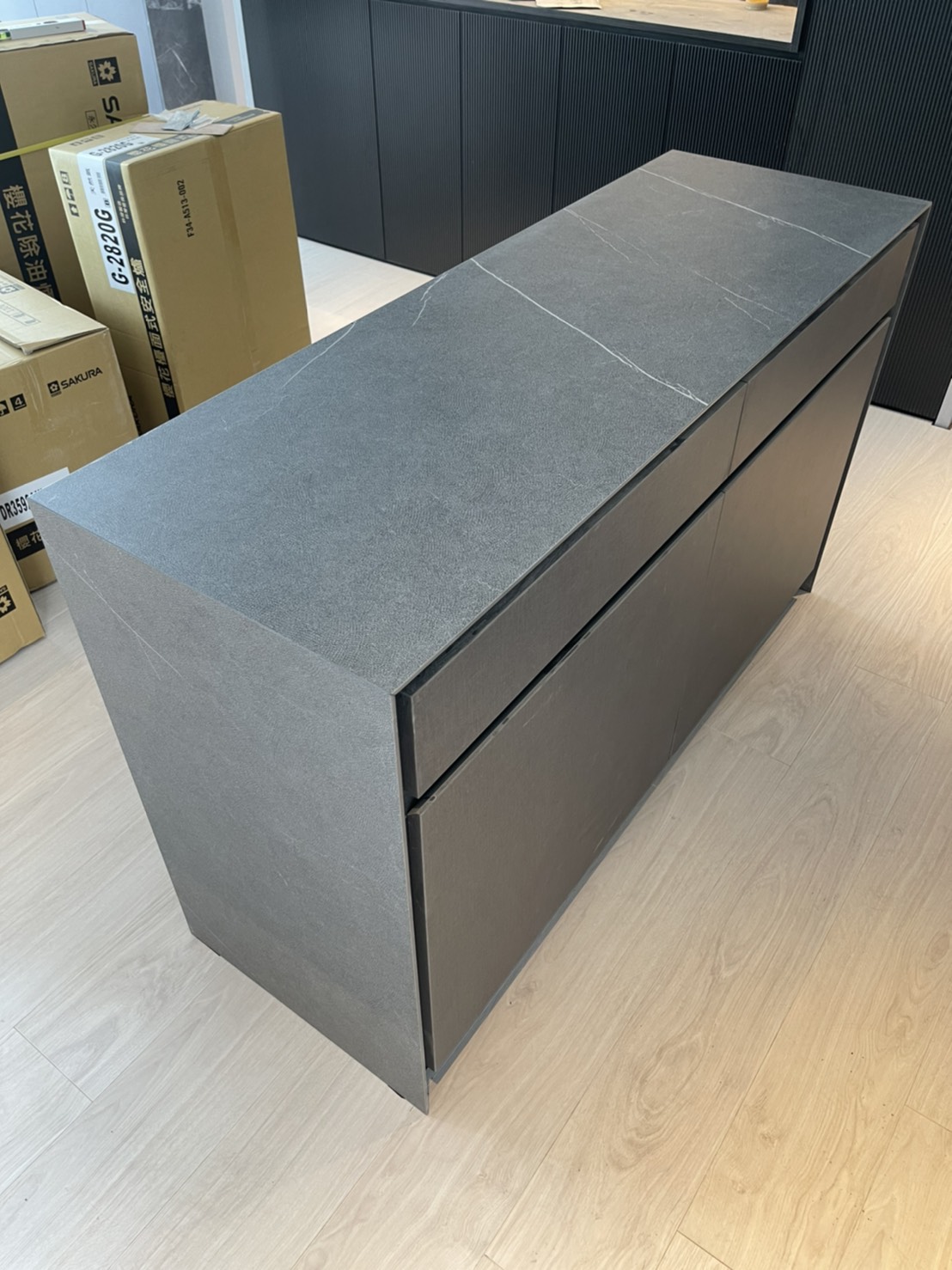 薄磚東方黑-吧檯