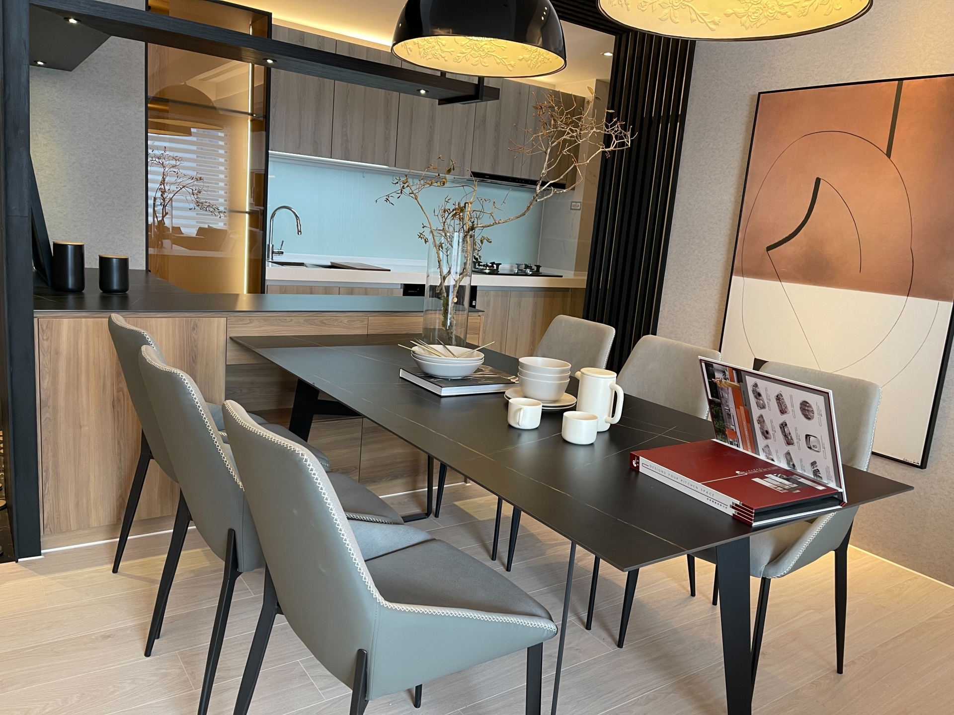 薄磚聖羅蘭黑金-餐桌