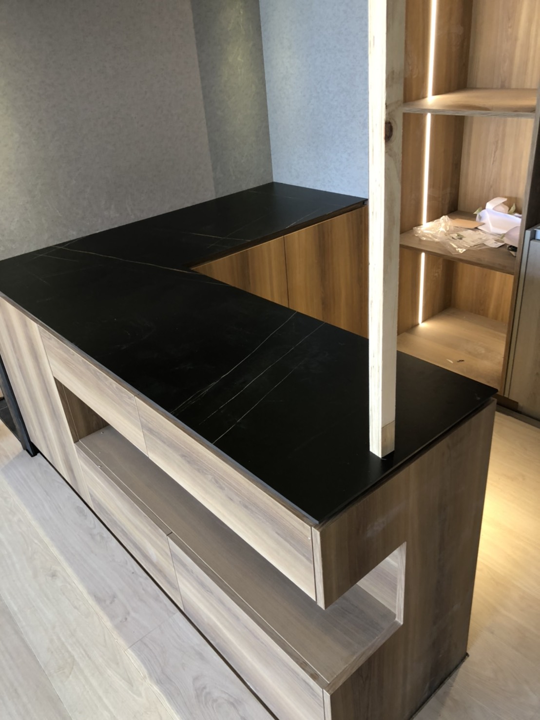 薄磚聖羅蘭黑金-吧檯