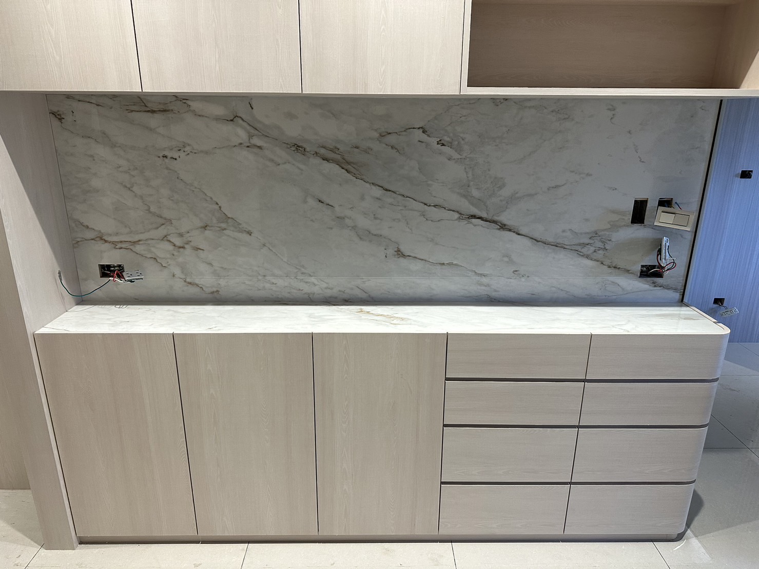 薄磚-檯面+背牆