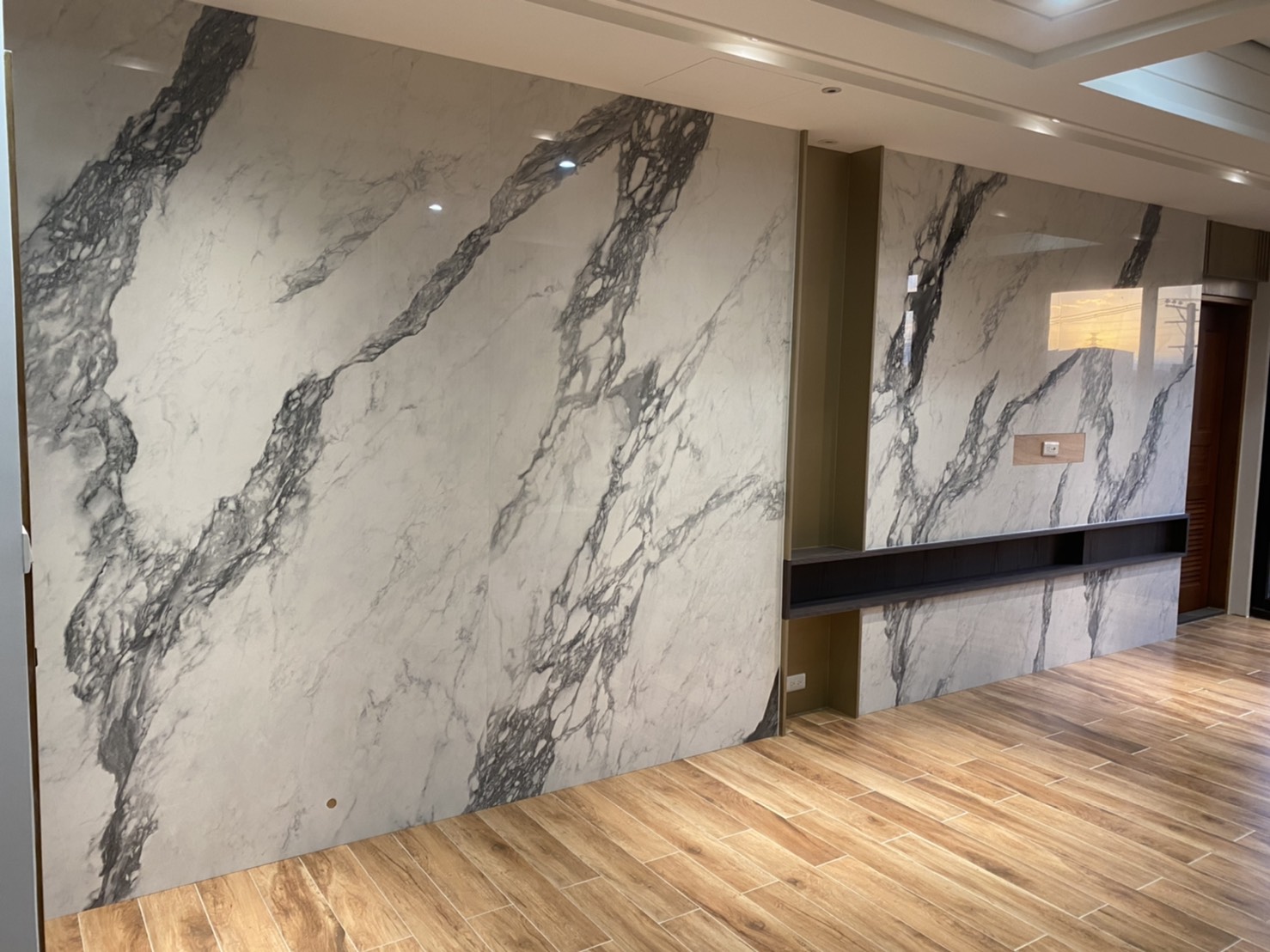 薄磚山水雕刻-電視牆