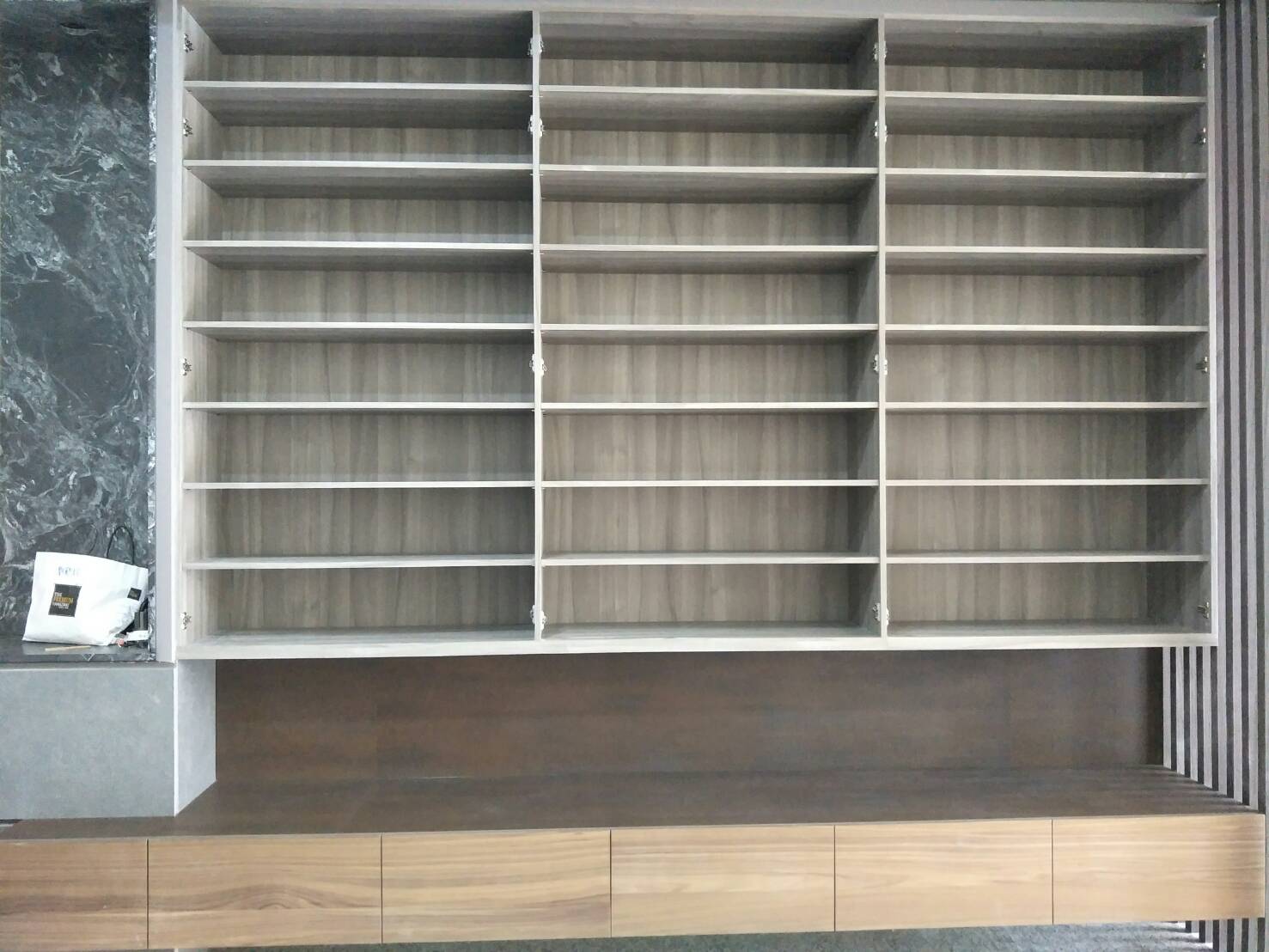 薄磚清水膜+薄磚鐵鏽-鞋櫃