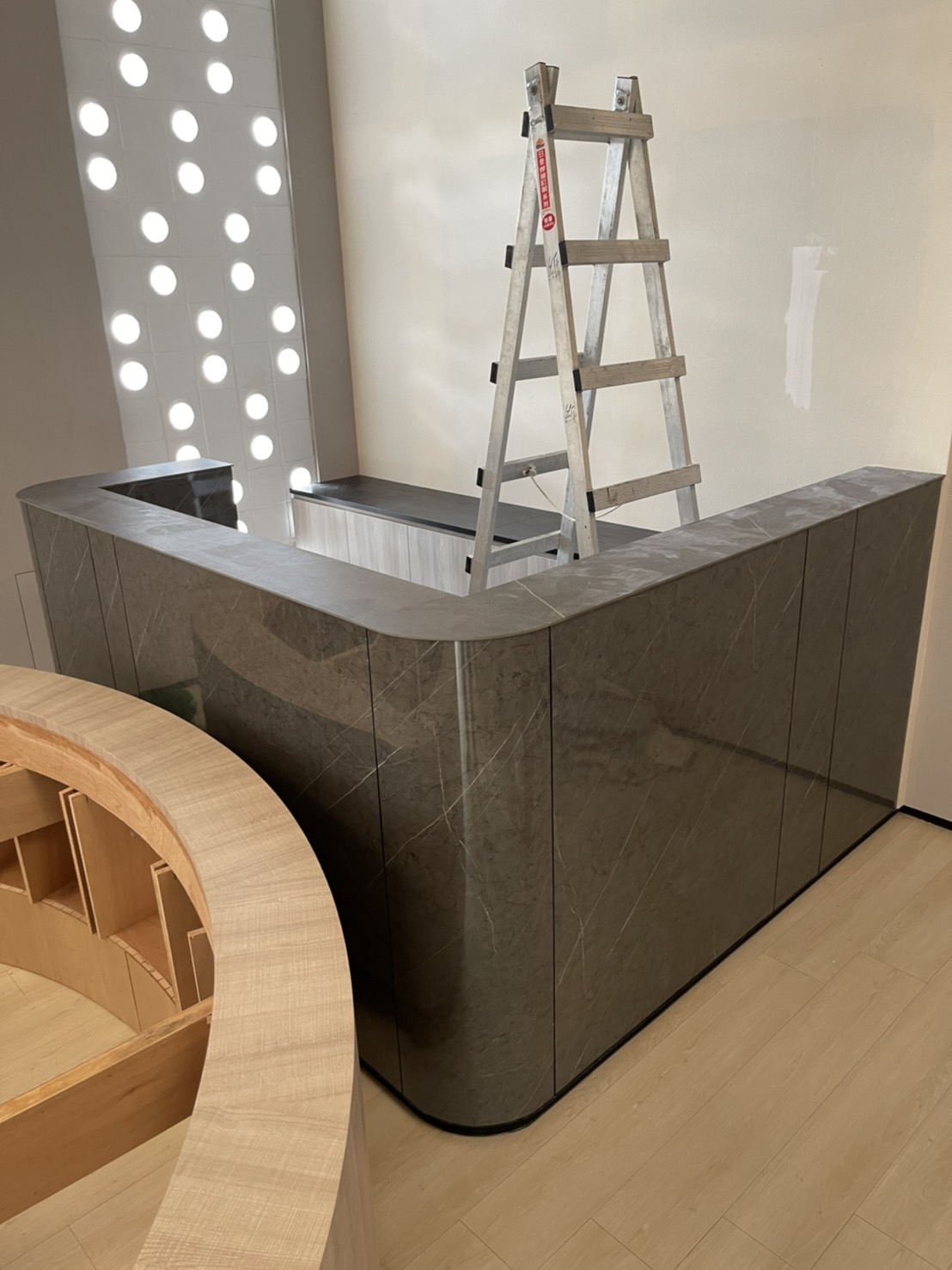 薄磚東方黑-吧檯