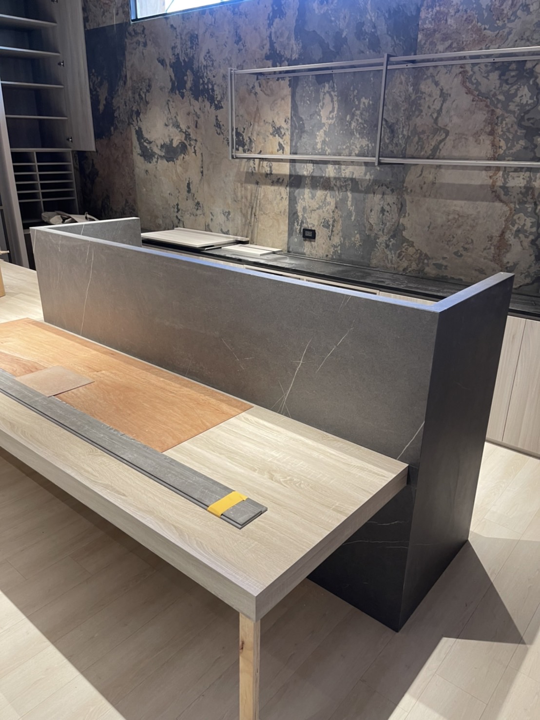 薄磚東方黑-吧檯