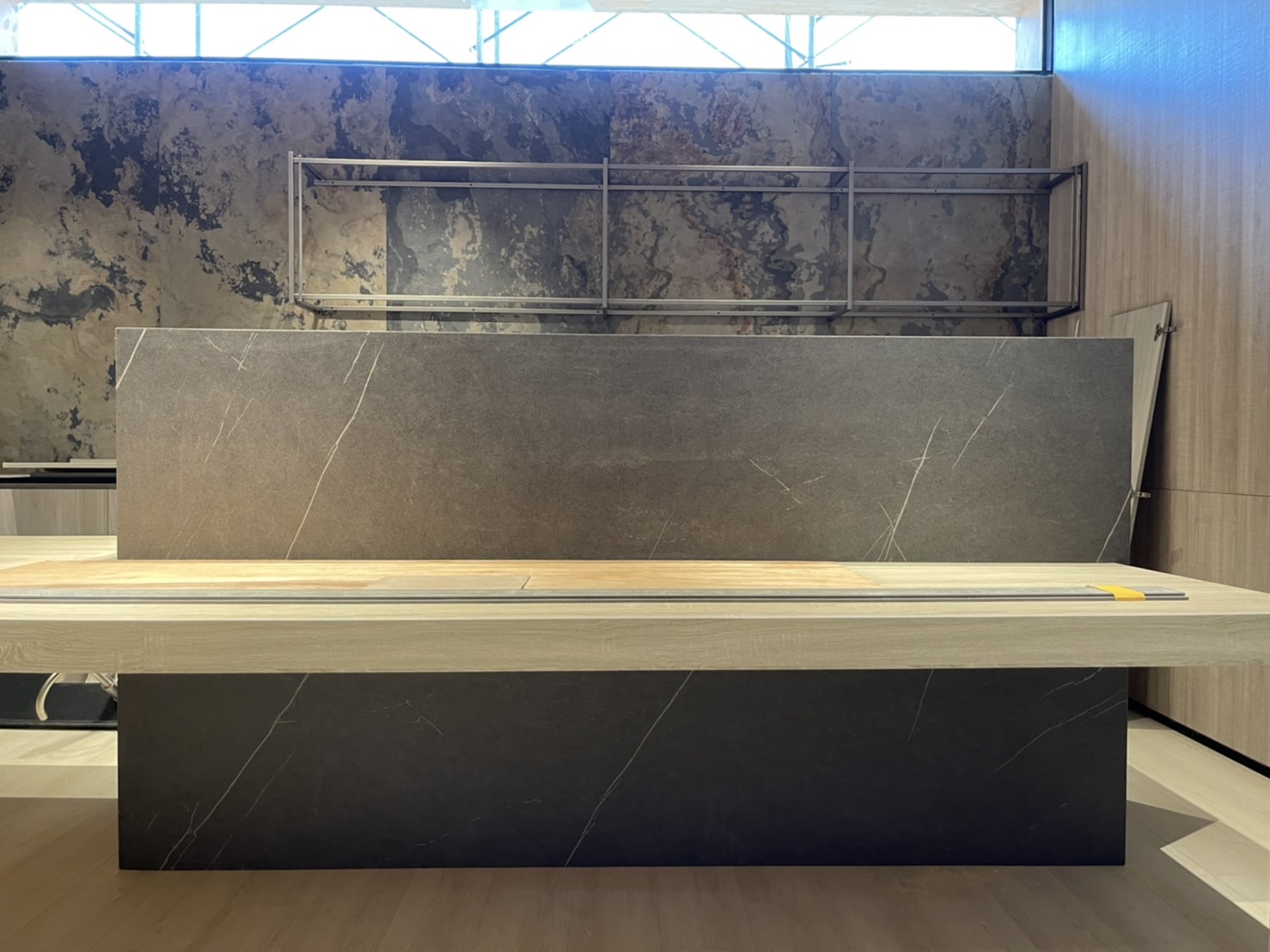 薄磚東方黑-吧檯