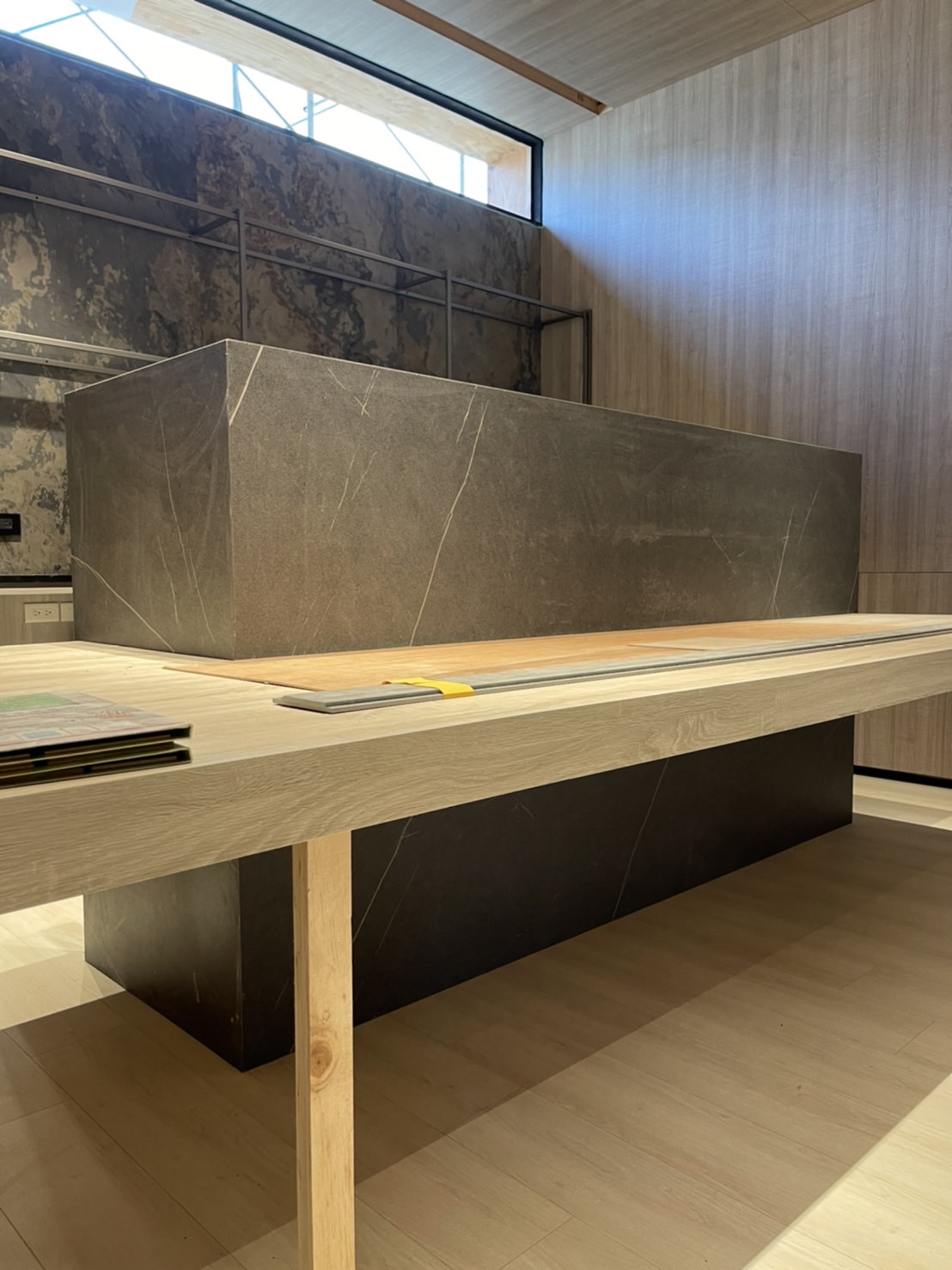 薄磚東方黑-吧檯