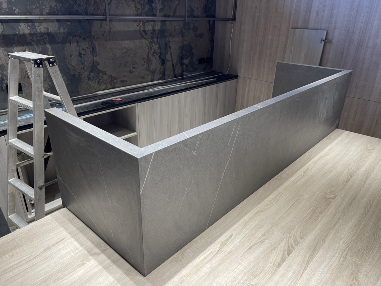 薄磚東方黑-吧檯