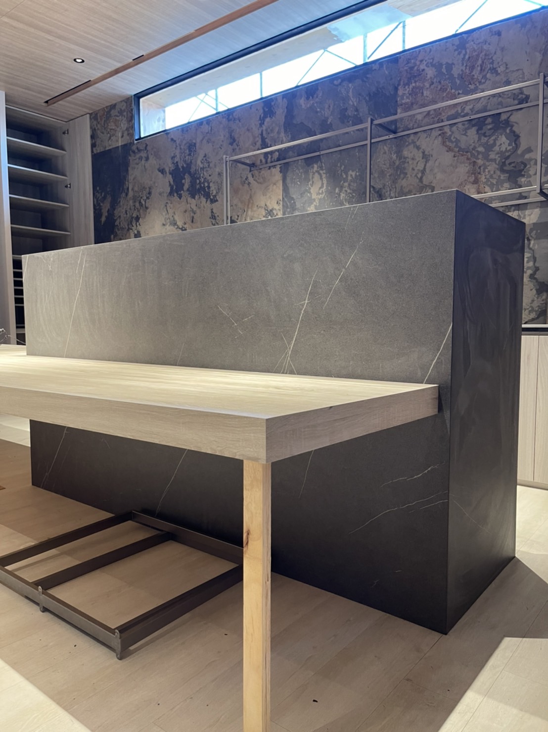 薄磚東方黑-吧檯