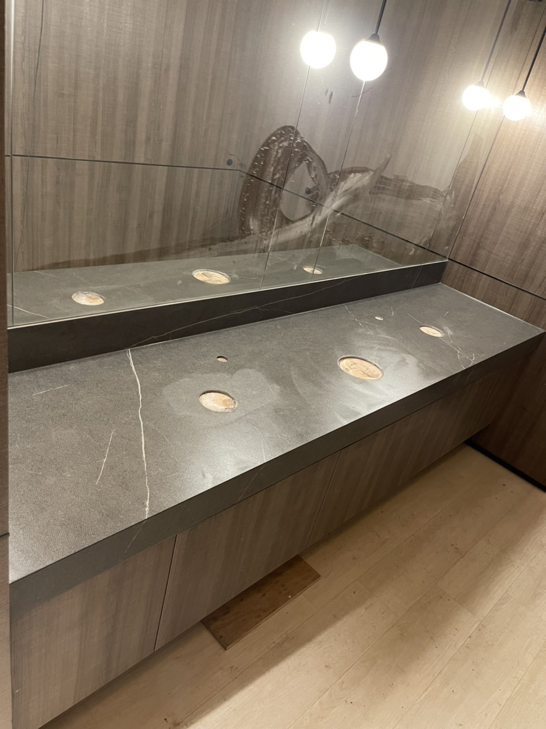 薄磚東方黑-洗手台