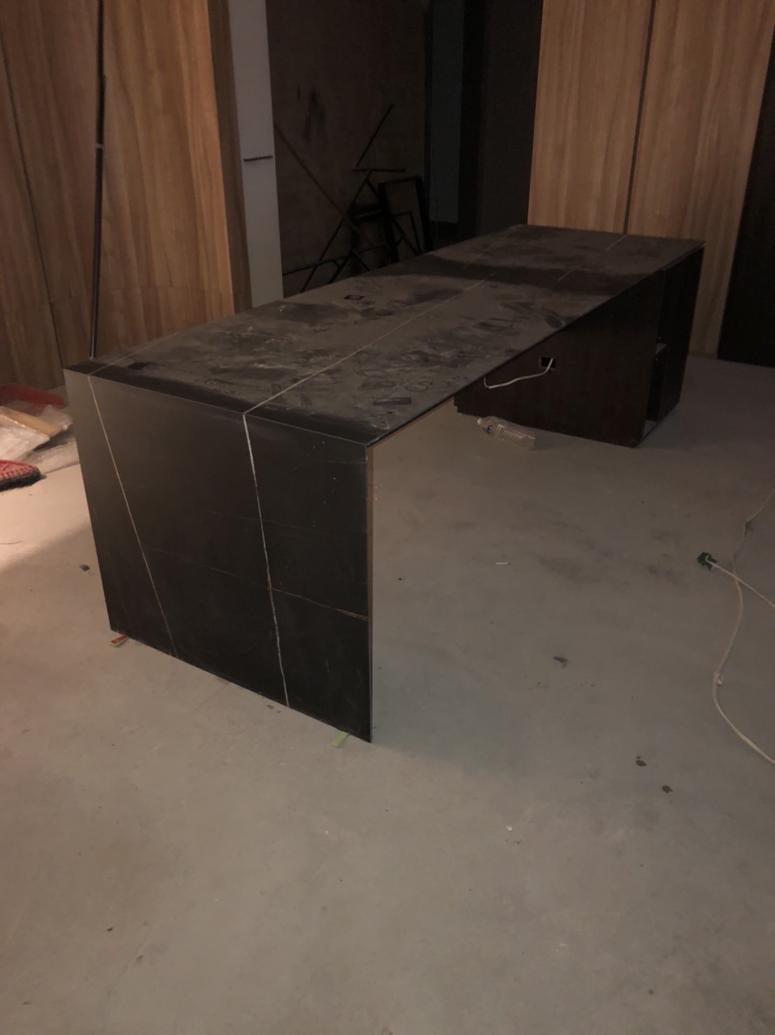 薄磚聖羅蘭黑金-檯面