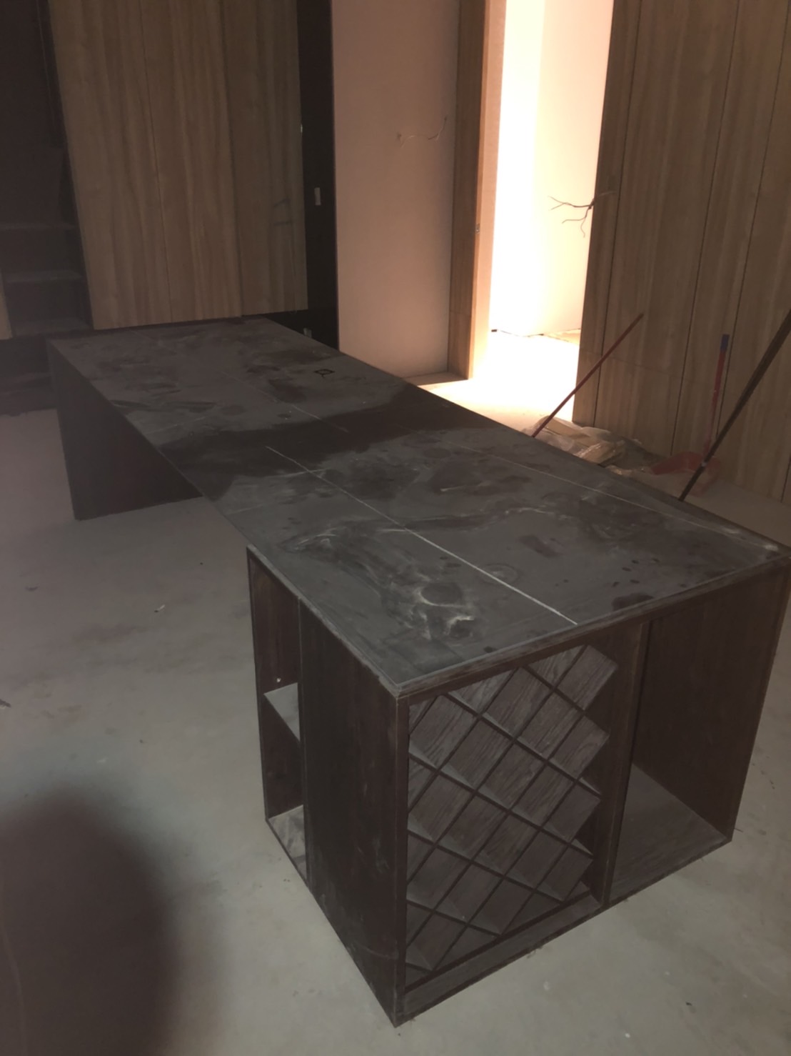 薄磚聖羅蘭黑金-檯面