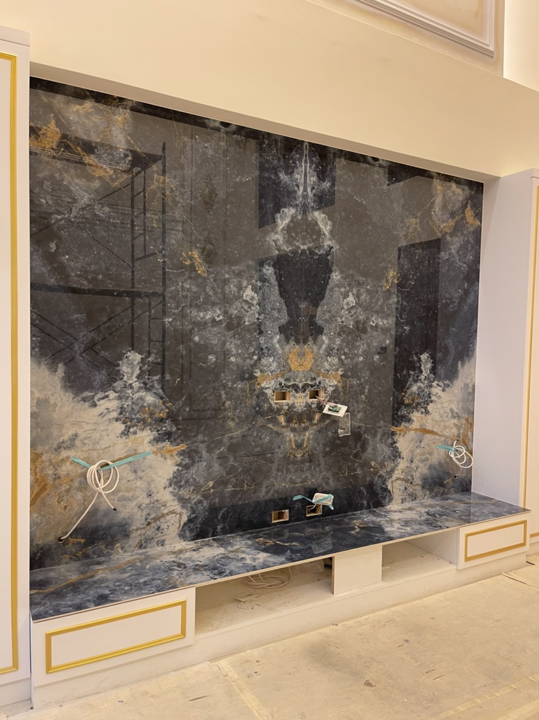 薄磚藍冰玉-電視牆