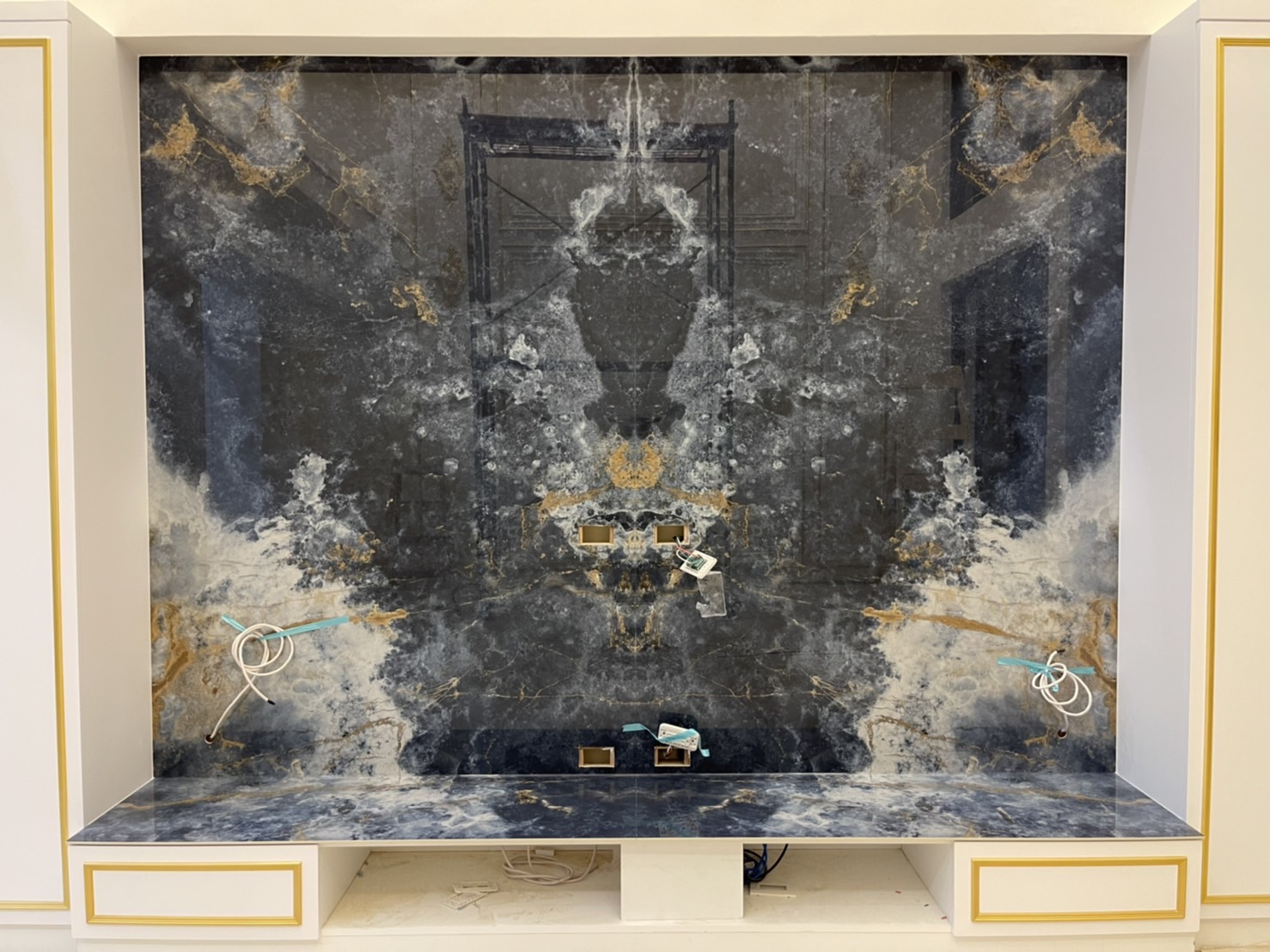 薄磚藍冰玉-電視牆