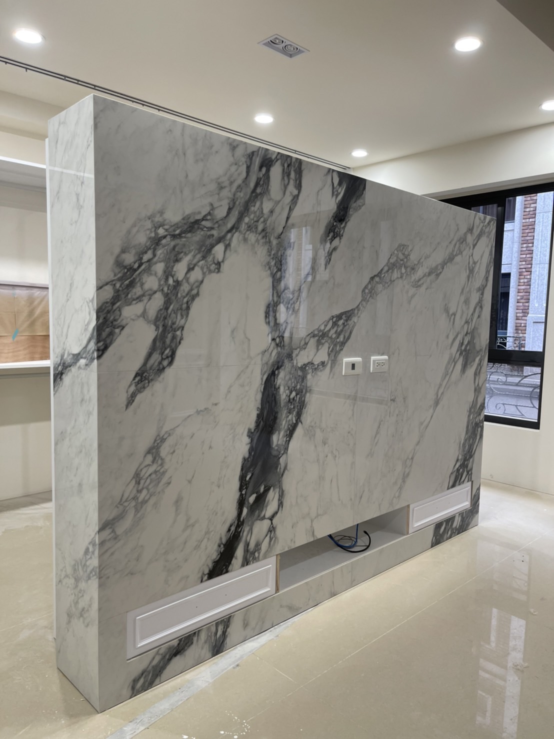 薄磚山水雕刻-電視牆