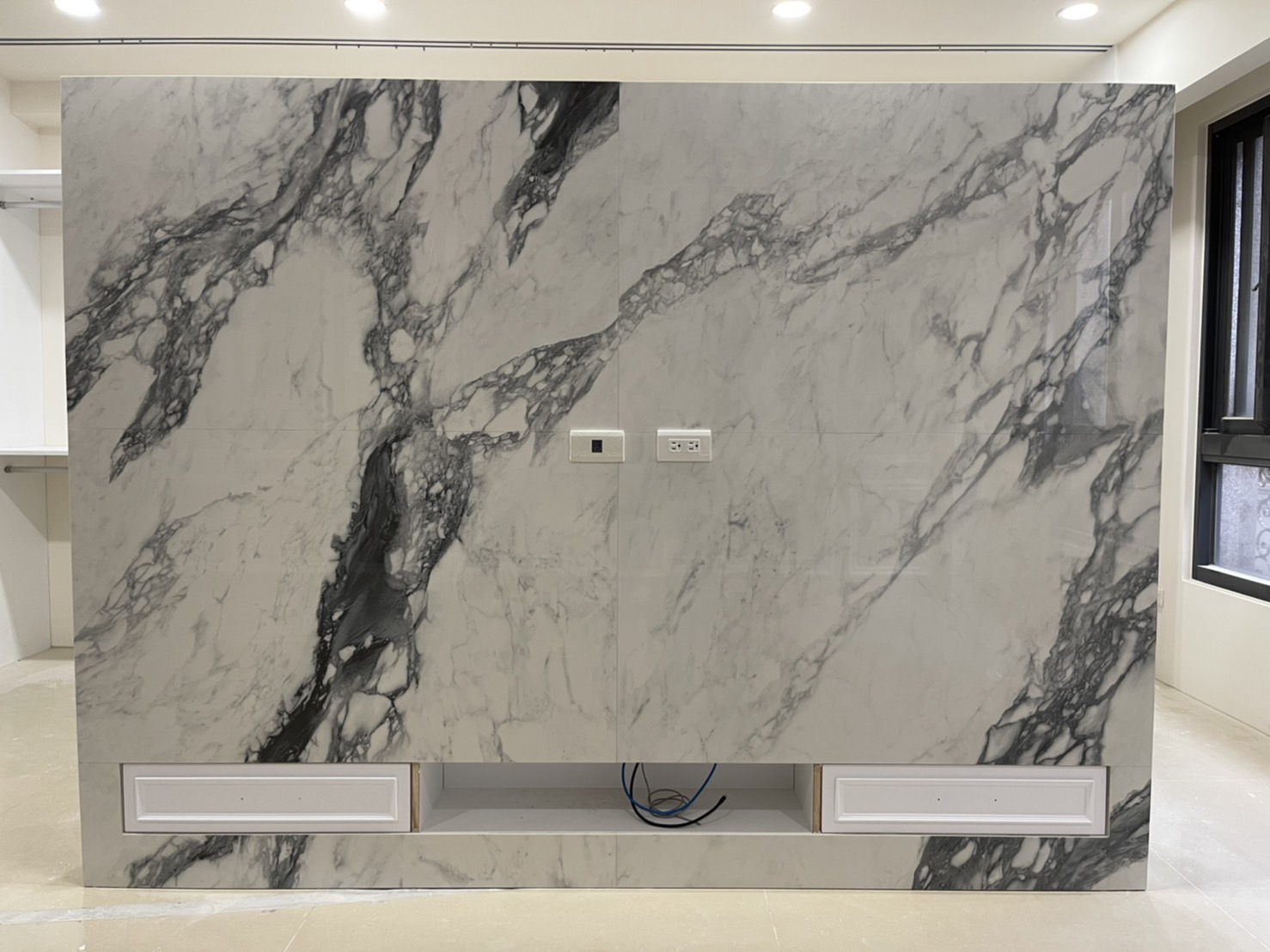 薄磚山水雕刻-電視牆